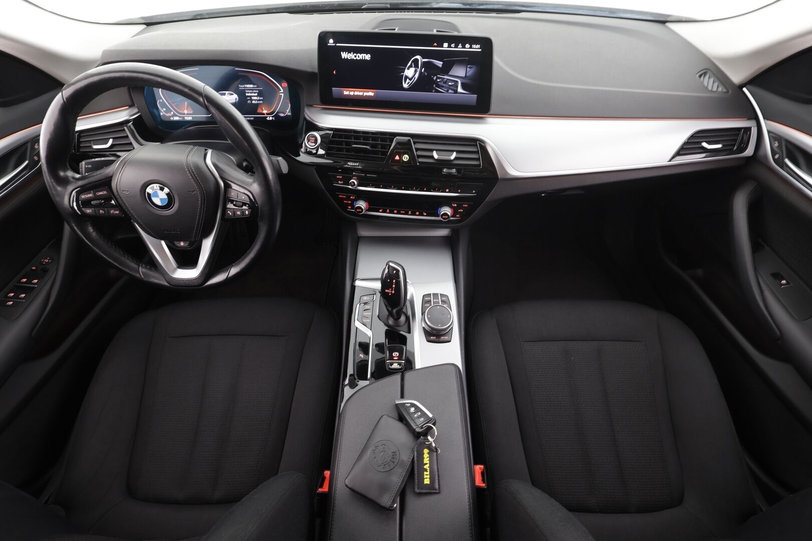 BMW 520 2021 G30 Sedan 520i A MHEV * Webasto / Vakkari / P.kamera / LED / Apple&Android / Display Key / Navi / Koukku * - 1.Om Suomi-auto / Facelift / Kahdet renkaat aluvanteilla