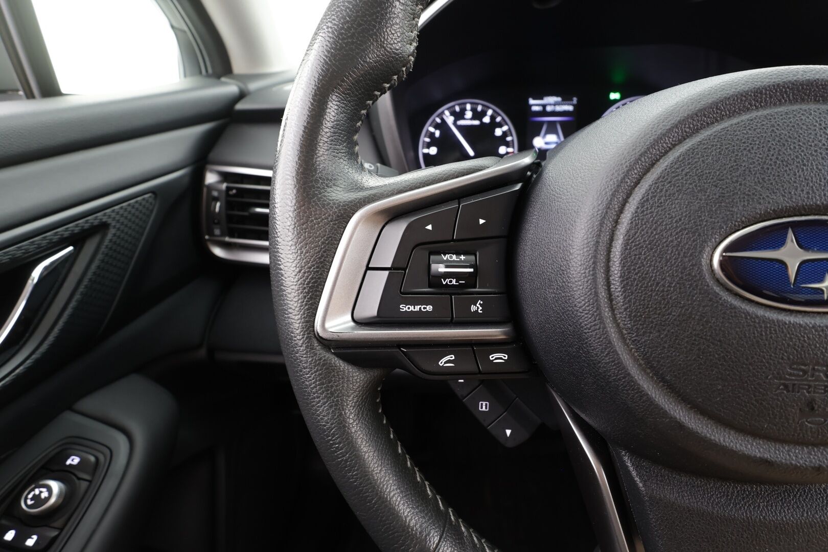 Subaru Outback 2021 2,5i Adventure CVT - | ACC | Koukku | LED | P.kamera | Sähköpenkit | Sisätilanlämmitin | Kaistavahti | Apple&Android | Keyless | Suomi-auto | Kahdet renkaat | 