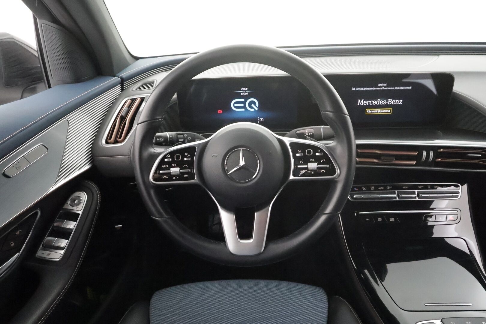 Mercedes-Benz EQC 2021 400 4MATIC Business AMG * Koukku / Distronic+ / Widescreen / LED / P.Kamera / Sportpenkit * - Akku kuntotarkastettu 96.4% / Suomi-auto / 2x Latauskaapelit / Kahdet renkaat