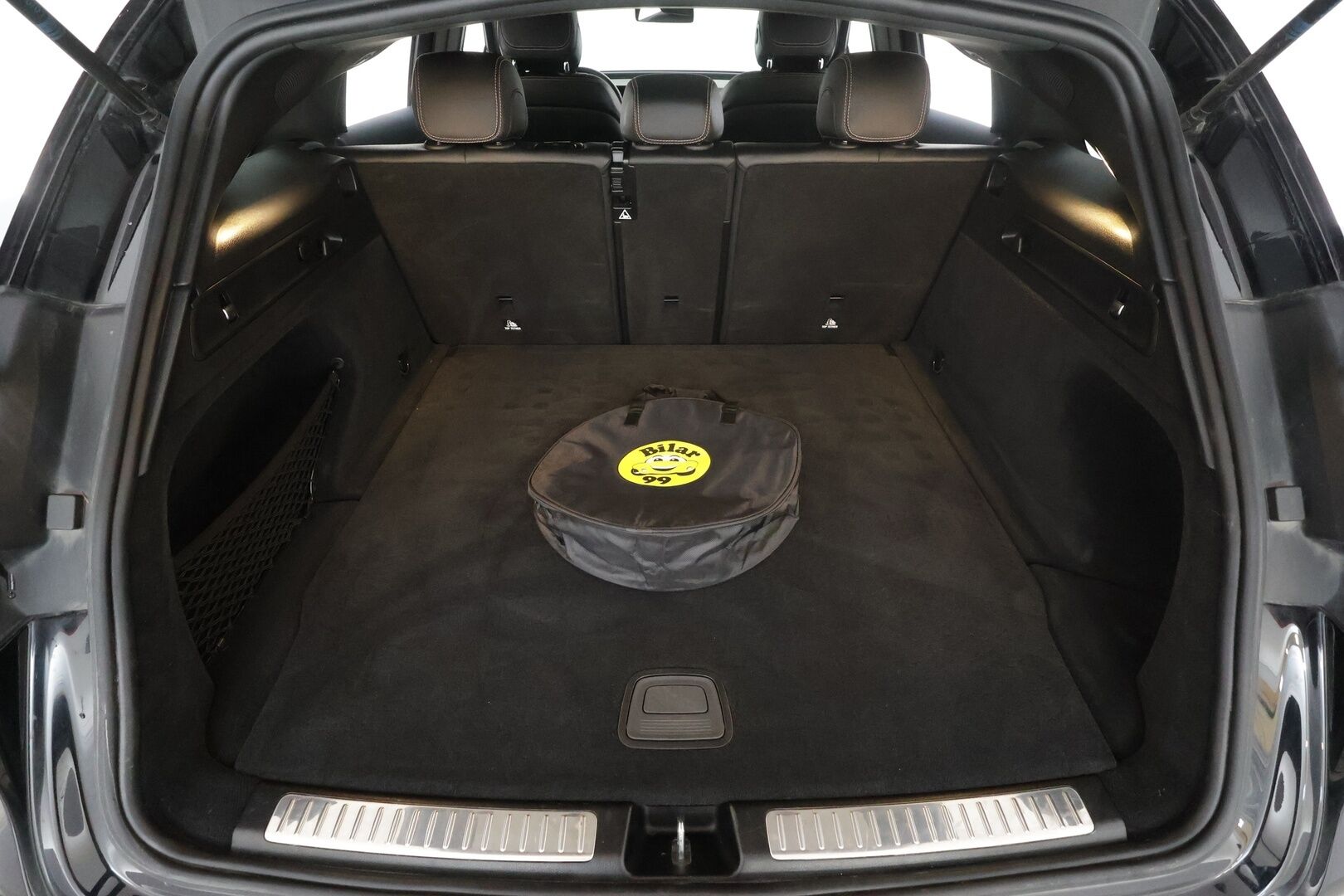 Mercedes-Benz EQC 2021 400 4MATIC Business AMG * Koukku / Distronic+ / Widescreen / LED / P.Kamera / Sportpenkit * - Akku kuntotarkastettu 96.4% / Suomi-auto / 2x Latauskaapelit / Kahdet renkaat