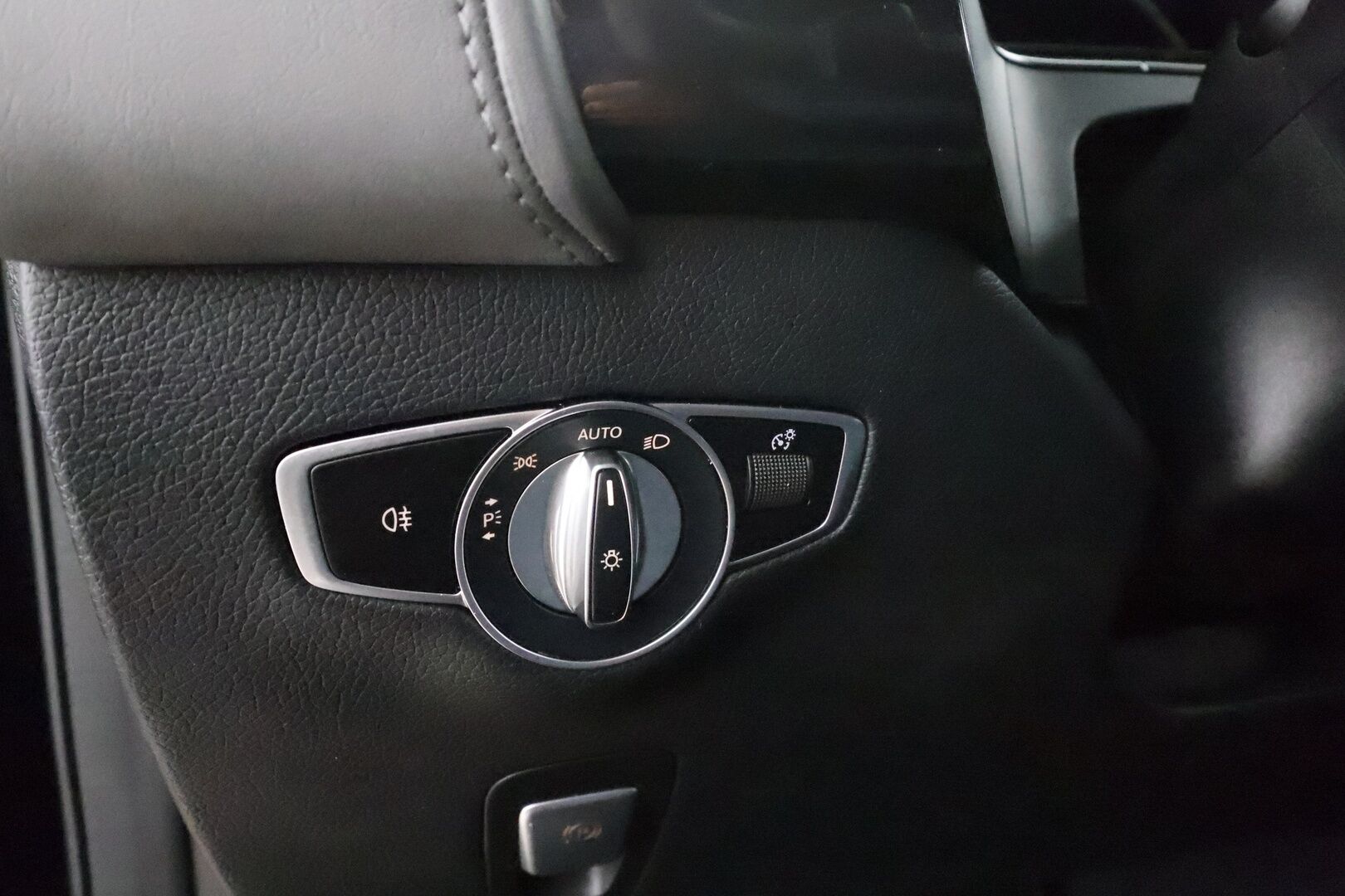 Mercedes-Benz EQC 2021 400 4MATIC Business AMG * Koukku / Distronic+ / Widescreen / LED / P.Kamera / Sportpenkit * - Akku kuntotarkastettu 96.4% / Suomi-auto / 2x Latauskaapelit / Kahdet renkaat