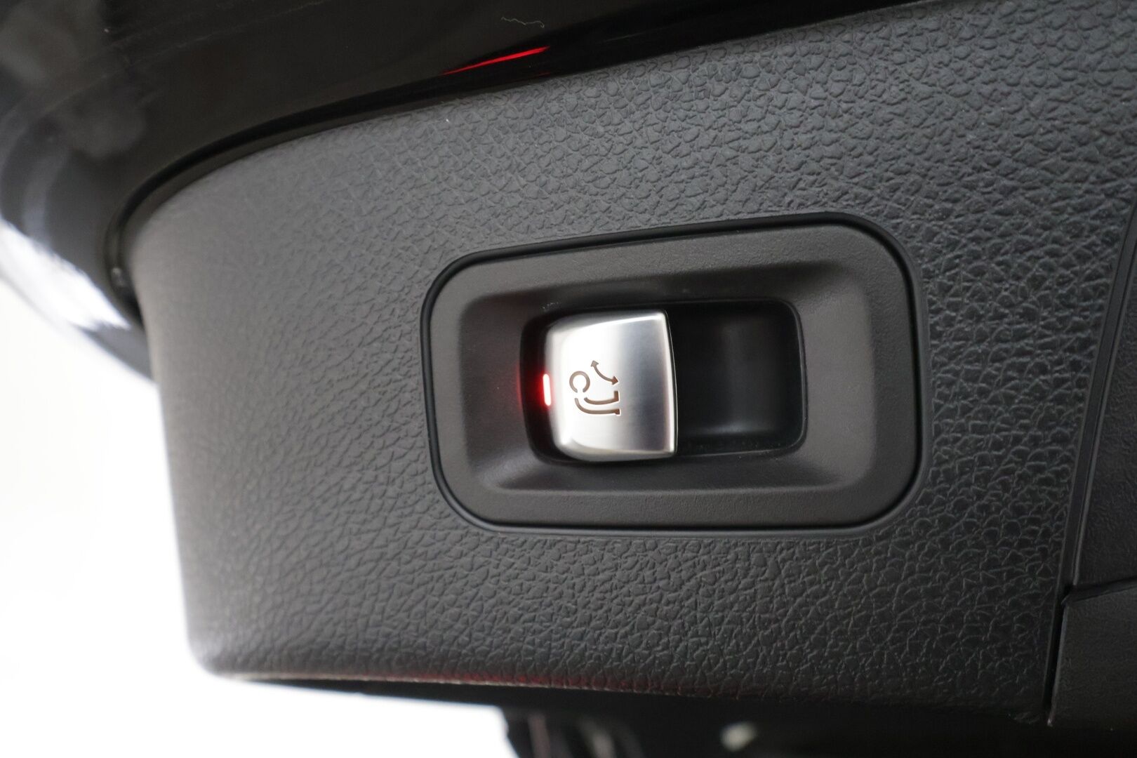 Mercedes-Benz EQC 2021 400 4MATIC Business AMG * Koukku / Distronic+ / Widescreen / LED / P.Kamera / Sportpenkit * - Akku kuntotarkastettu 96.4% / Suomi-auto / 2x Latauskaapelit / Kahdet OEM vanteet