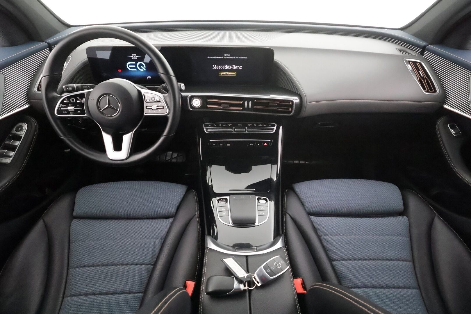 Mercedes-Benz EQC 2021 400 4MATIC Business AMG * Koukku / Distronic+ / Widescreen / LED / P.Kamera / Sportpenkit * - Akku kuntotarkastettu 96.4% / Suomi-auto / 2x Latauskaapelit / Kahdet OEM vanteet