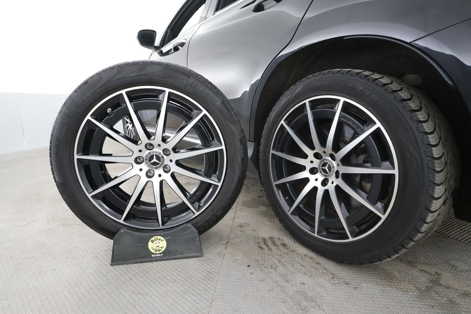 Mercedes-Benz EQC 2021 400 4MATIC Business AMG * Koukku / Distronic+ / Widescreen / LED / P.Kamera / Sportpenkit * - Akku kuntotarkastettu 96.4% / Suomi-auto / 2x Latauskaapelit / Kahdet renkaat