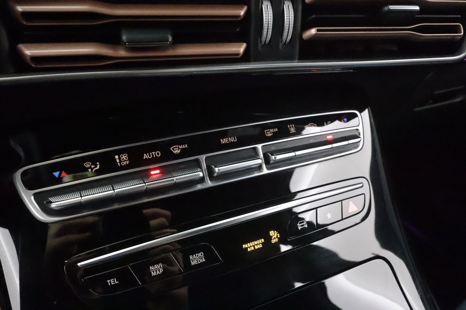 Mercedes-Benz EQC 2021 400 4MATIC Business AMG * Koukku / Distronic+ / Widescreen / LED / P.Kamera / Sportpenkit * - Akku kuntotarkastettu 96.4% / Suomi-auto / 2x Latauskaapelit / Kahdet OEM vanteet