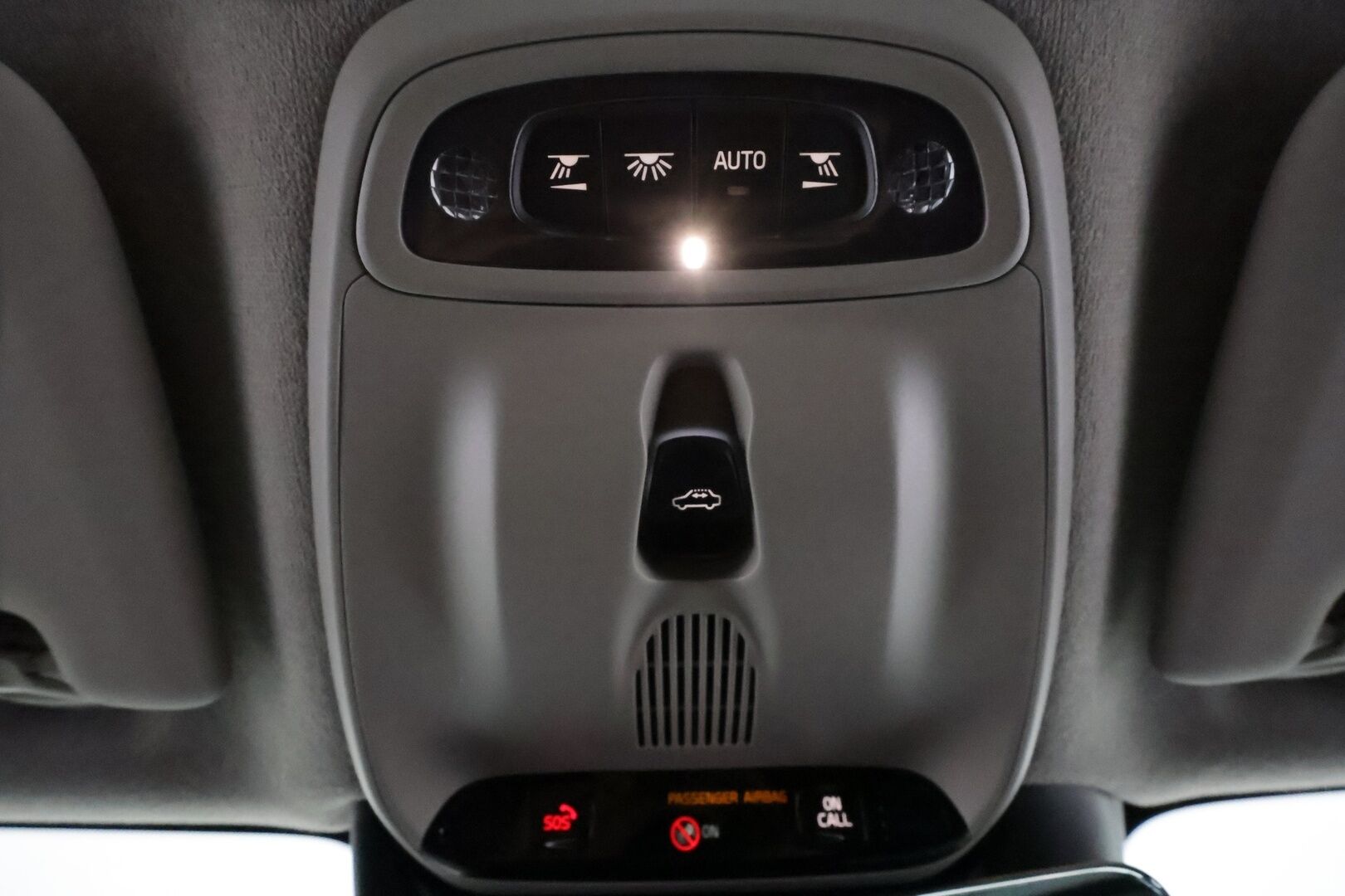 Volvo XC40 2021 T2 Business aut **Vakkari / Webasto / LED / Panorama / Digimittaristo / KeylessGo** - Suomi-auto / Kahdet renkaat aluvanteilla / P.kamera / Ratin lämmitin / Penkinlämmittimet takana 