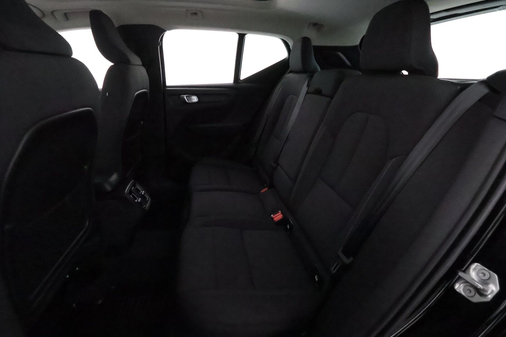 Volvo XC40 2021 T2 Business aut **Vakkari / Webasto / LED / Panorama / Digimittaristo / KeylessGo** - Suomi-auto / Kahdet renkaat aluvanteilla / P.kamera / Ratin lämmitin / Penkinlämmittimet takana 