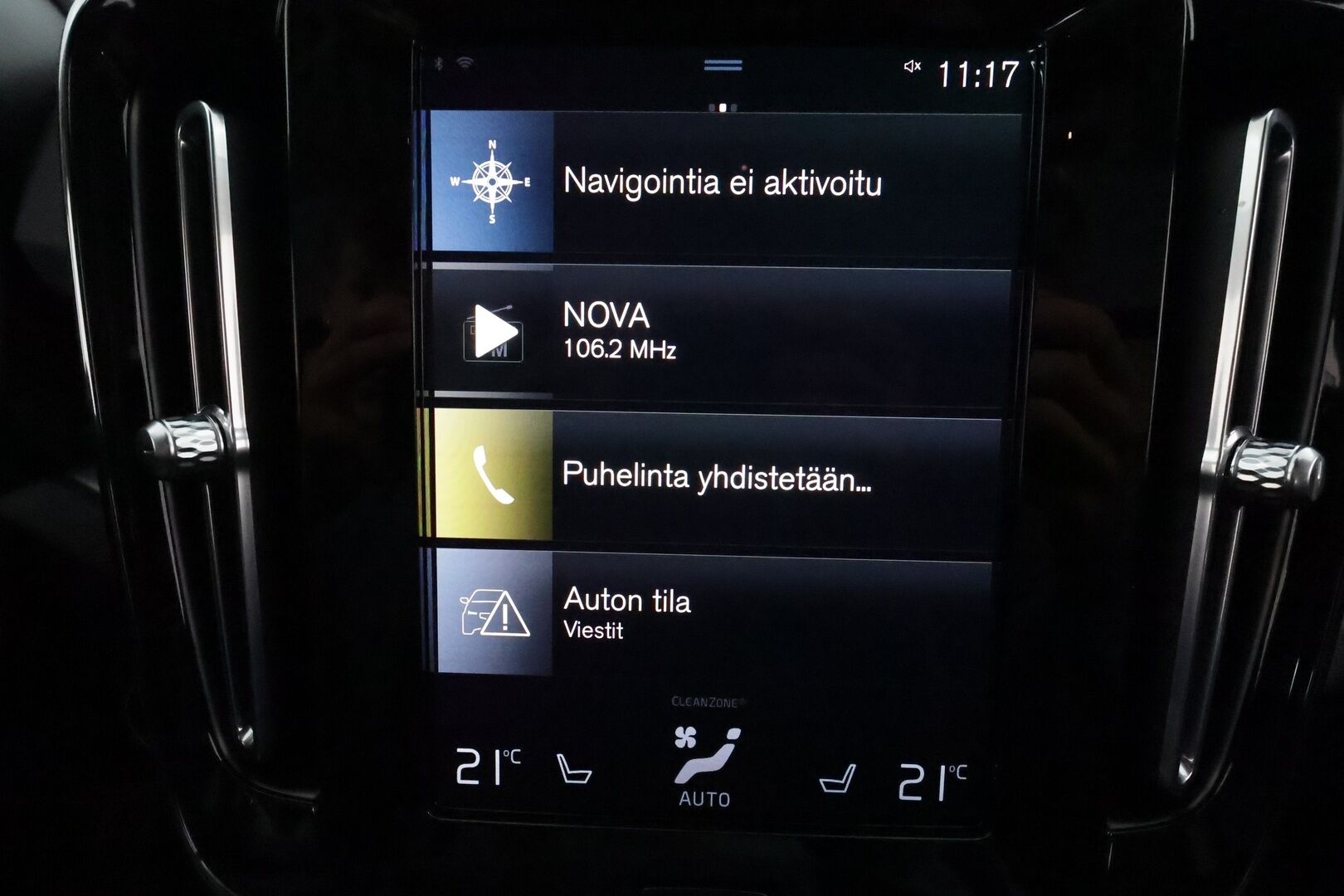 Volvo XC40 2021 T2 Business aut **Vakkari / Webasto / LED / Panorama / Digimittaristo / KeylessGo** - Suomi-auto / Kahdet renkaat aluvanteilla / P.kamera / Ratin lämmitin / Penkinlämmittimet takana 