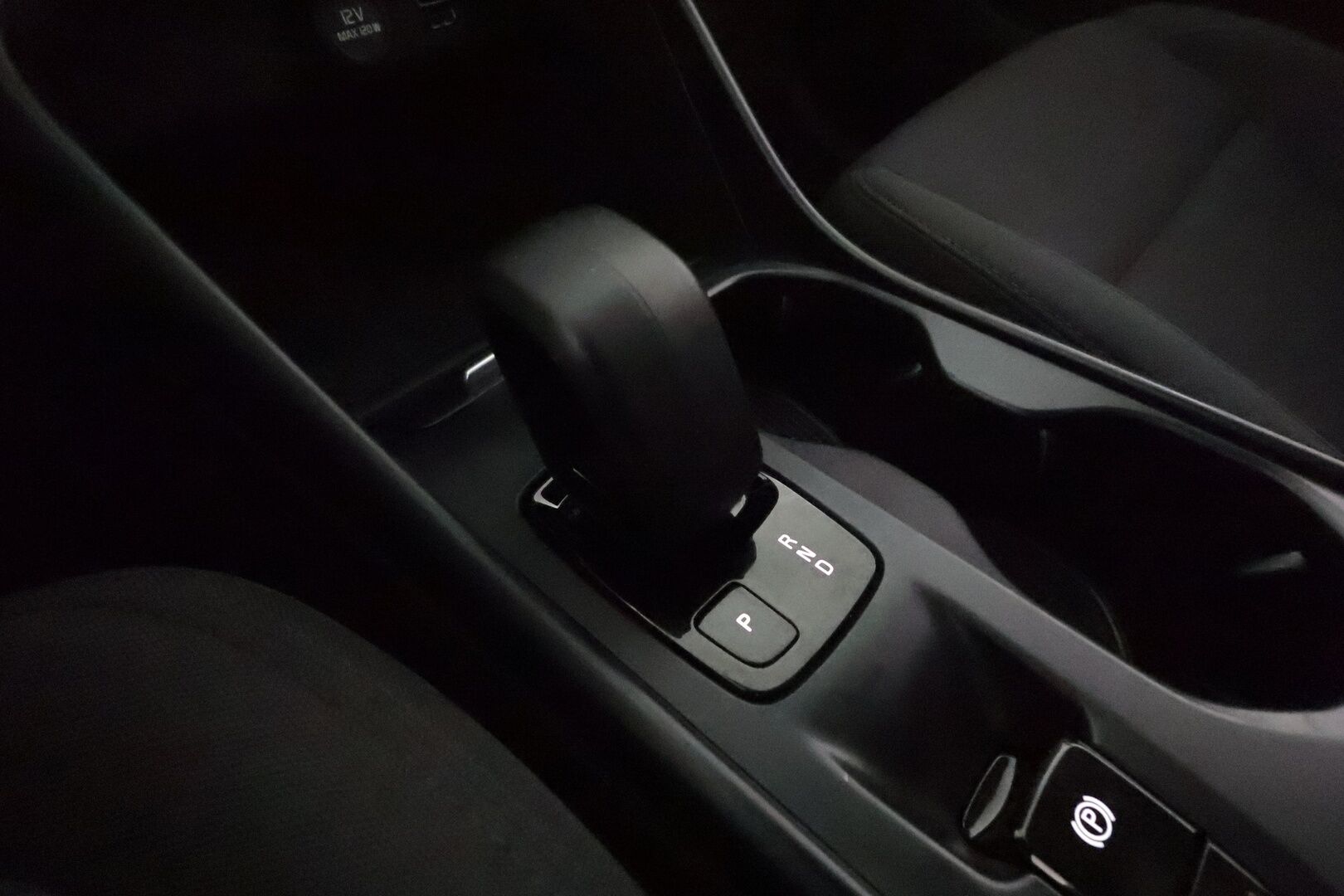 Volvo XC40 2021 T2 Business aut **Vakkari / Webasto / LED / Panorama / Digimittaristo / KeylessGo** - Suomi-auto / Kahdet renkaat aluvanteilla / P.kamera / Ratin lämmitin / Penkinlämmittimet takana 
