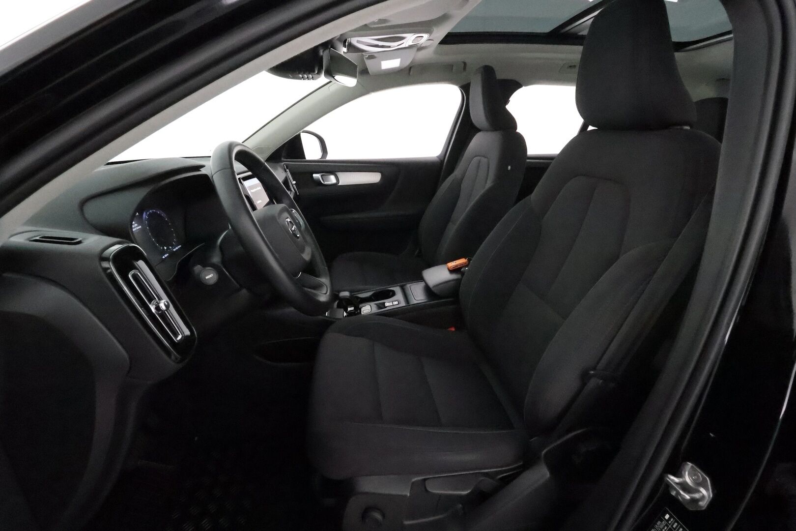 Volvo XC40 2021 T2 Business aut **Vakkari / Webasto / LED / Panorama / Digimittaristo / KeylessGo** - Suomi-auto / Kahdet renkaat aluvanteilla / P.kamera / Ratin lämmitin / Penkinlämmittimet takana 