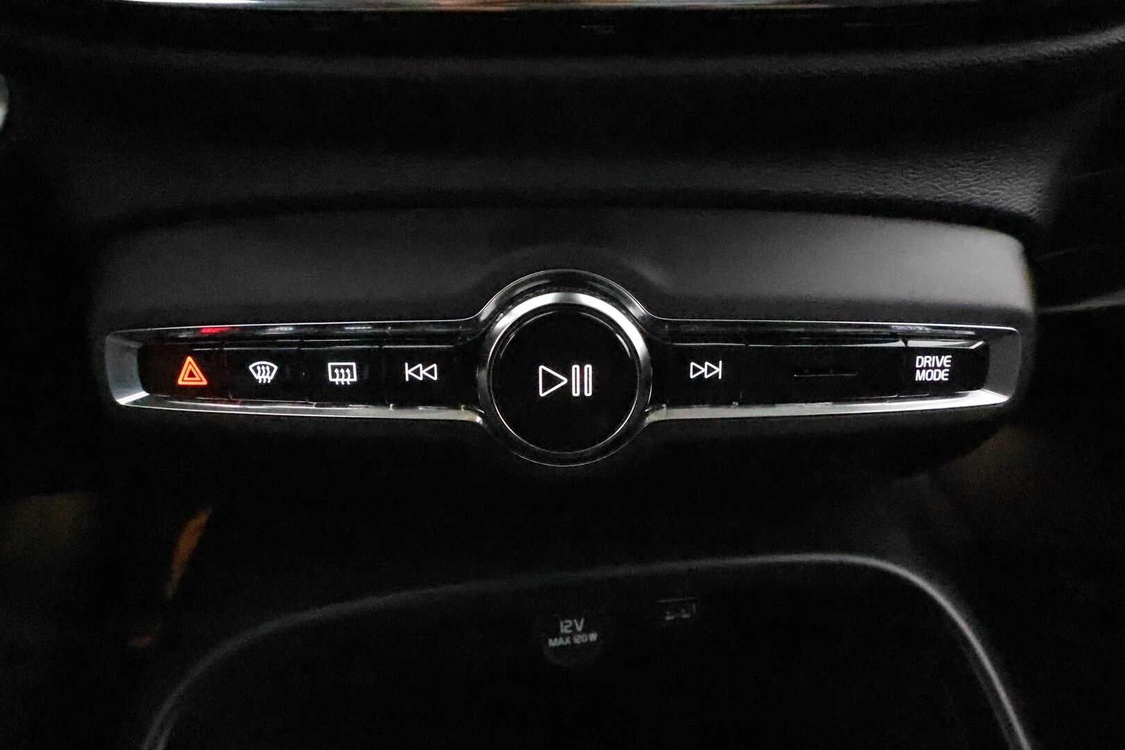 Volvo XC40 2021 T2 Business aut **Vakkari / Webasto / LED / Panorama / Digimittaristo / KeylessGo** - Suomi-auto / Kahdet renkaat aluvanteilla / P.kamera / Ratin lämmitin / Penkinlämmittimet takana 