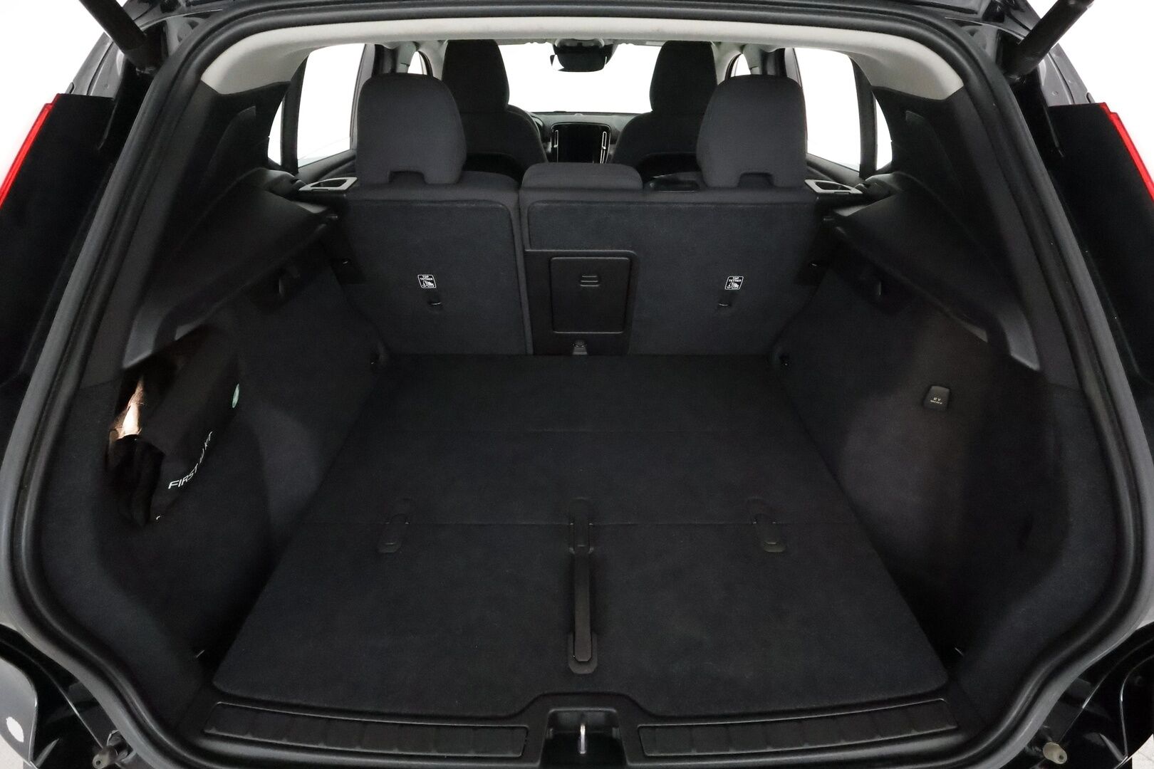 Volvo XC40 2021 T2 Business aut **Vakkari / Webasto / LED / Panorama / Digimittaristo / KeylessGo** - Suomi-auto / Kahdet renkaat aluvanteilla / P.kamera / Ratin lämmitin / Penkinlämmittimet takana 