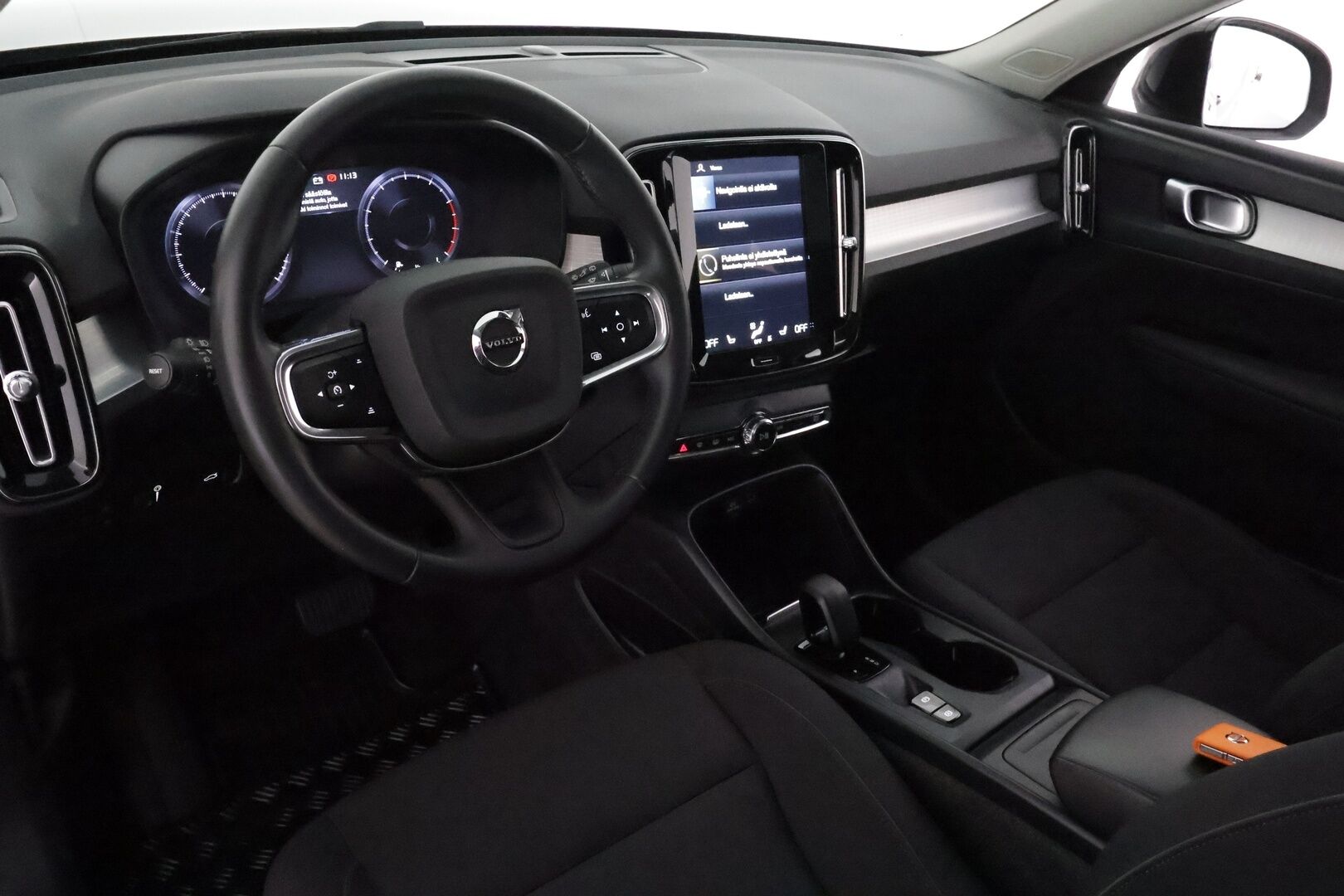 Volvo XC40 2021 T2 Business aut **Vakkari / Webasto / LED / Panorama / Digimittaristo / KeylessGo** - Suomi-auto / Kahdet renkaat aluvanteilla / P.kamera / Ratin lämmitin / Penkinlämmittimet takana 