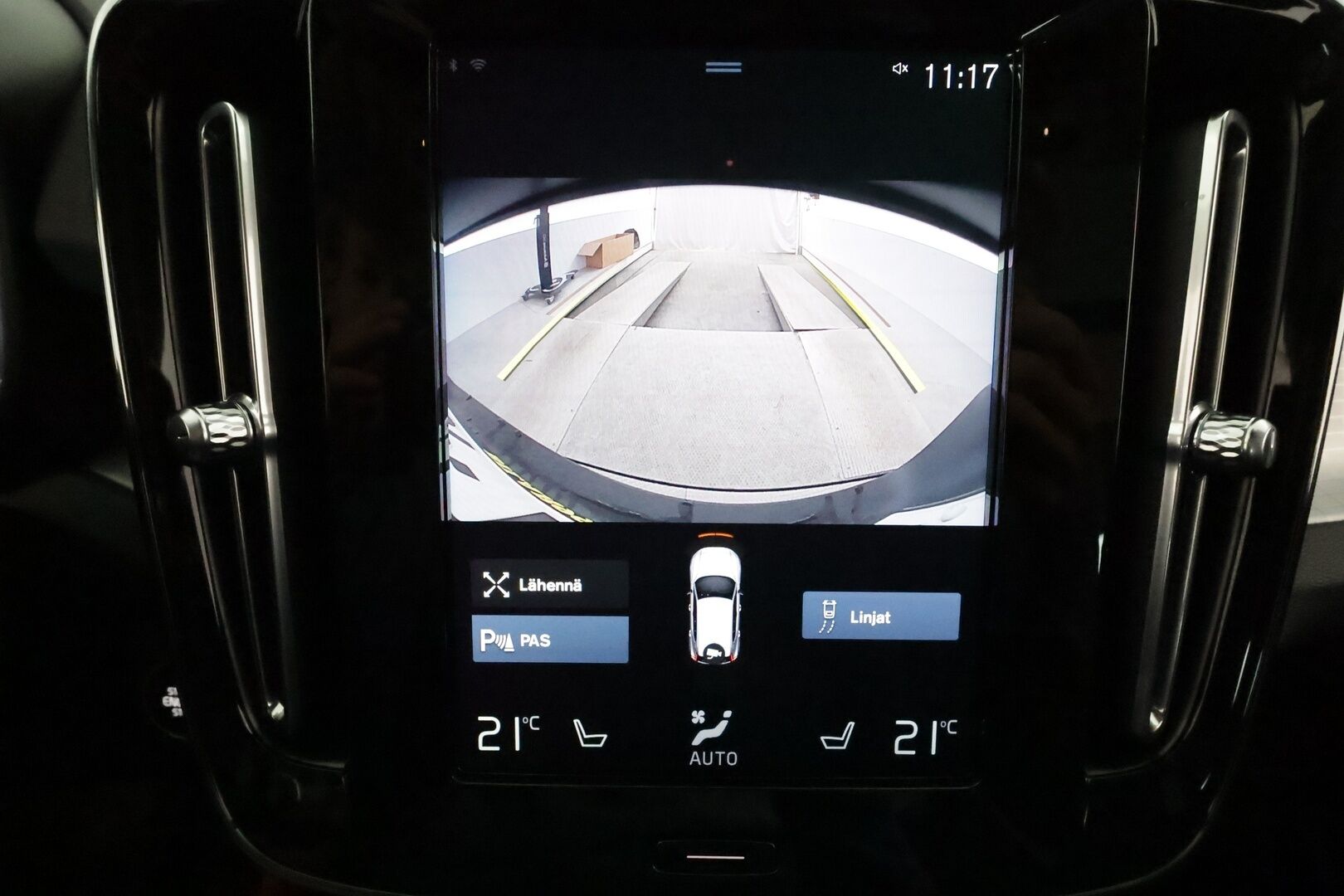 Volvo XC40 2021 T2 Business aut **Vakkari / Webasto / LED / Panorama / Digimittaristo / KeylessGo** - Suomi-auto / Kahdet renkaat aluvanteilla / P.kamera / Ratin lämmitin / Penkinlämmittimet takana 