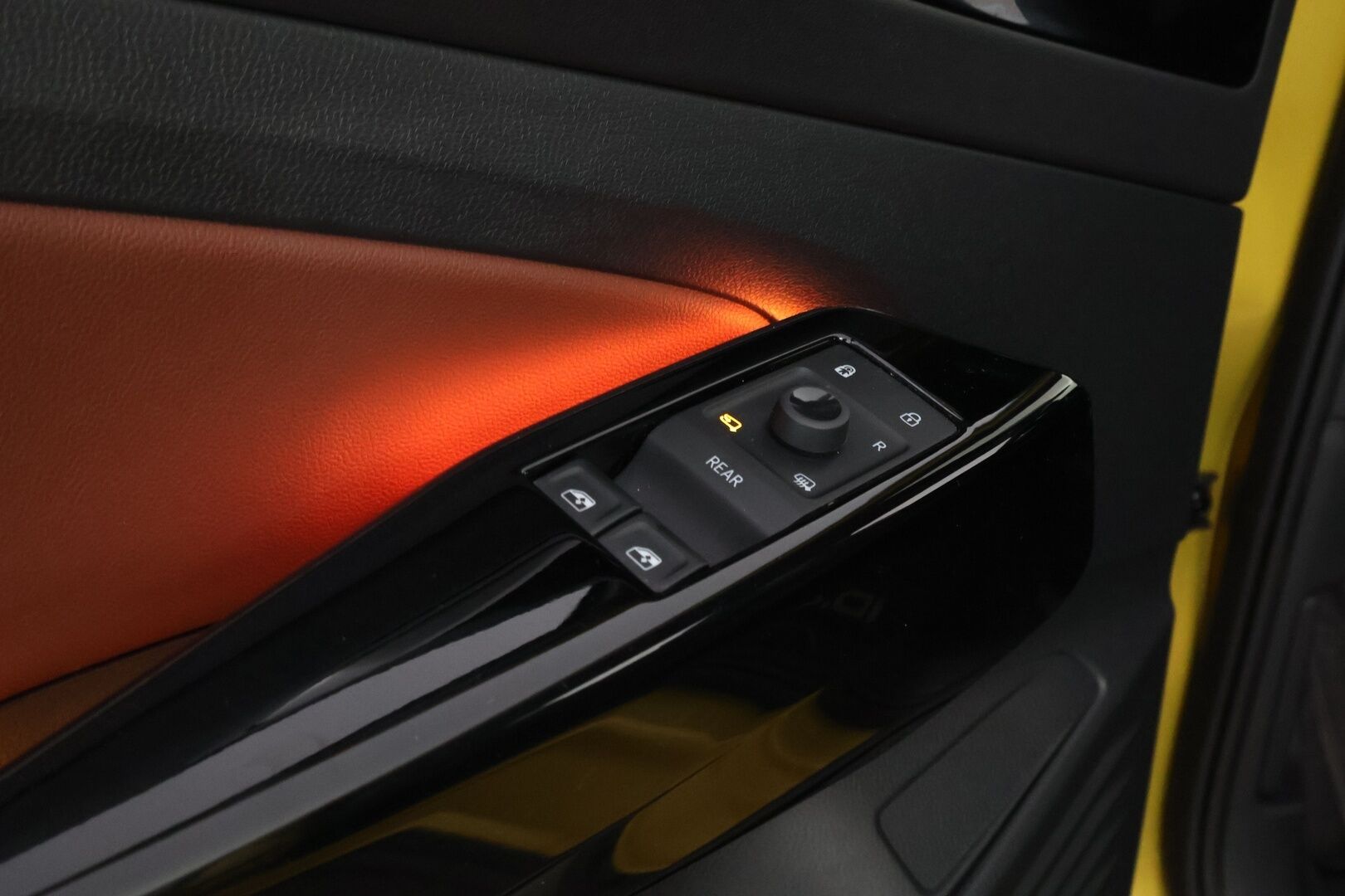 Volkswagen ID.4 2021 Pro Performance 150 kW, akku 77 kWh * Lämpöpumppu / Adapt.Vakkari / Peruutuskamera / Nahka-Alcantara / Matrix LED - Suomiauto / Hiljattain huollettu / 2x Renkaat aluvantein!