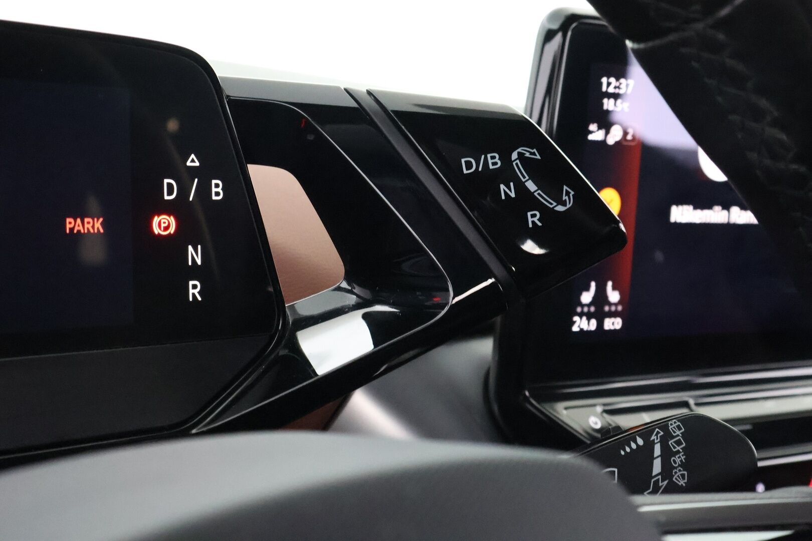 Volkswagen ID.4 2021 Pro Performance 150 kW, akku 77 kWh * Lämpöpumppu / Adapt.Vakkari / Peruutuskamera / Nahka-Alcantara / Matrix LED - Suomiauto / Hiljattain huollettu / 2x Renkaat aluvantein! - HULLUT BLACKWEEK JATKOT - KORKOTARJOUS 2,49%