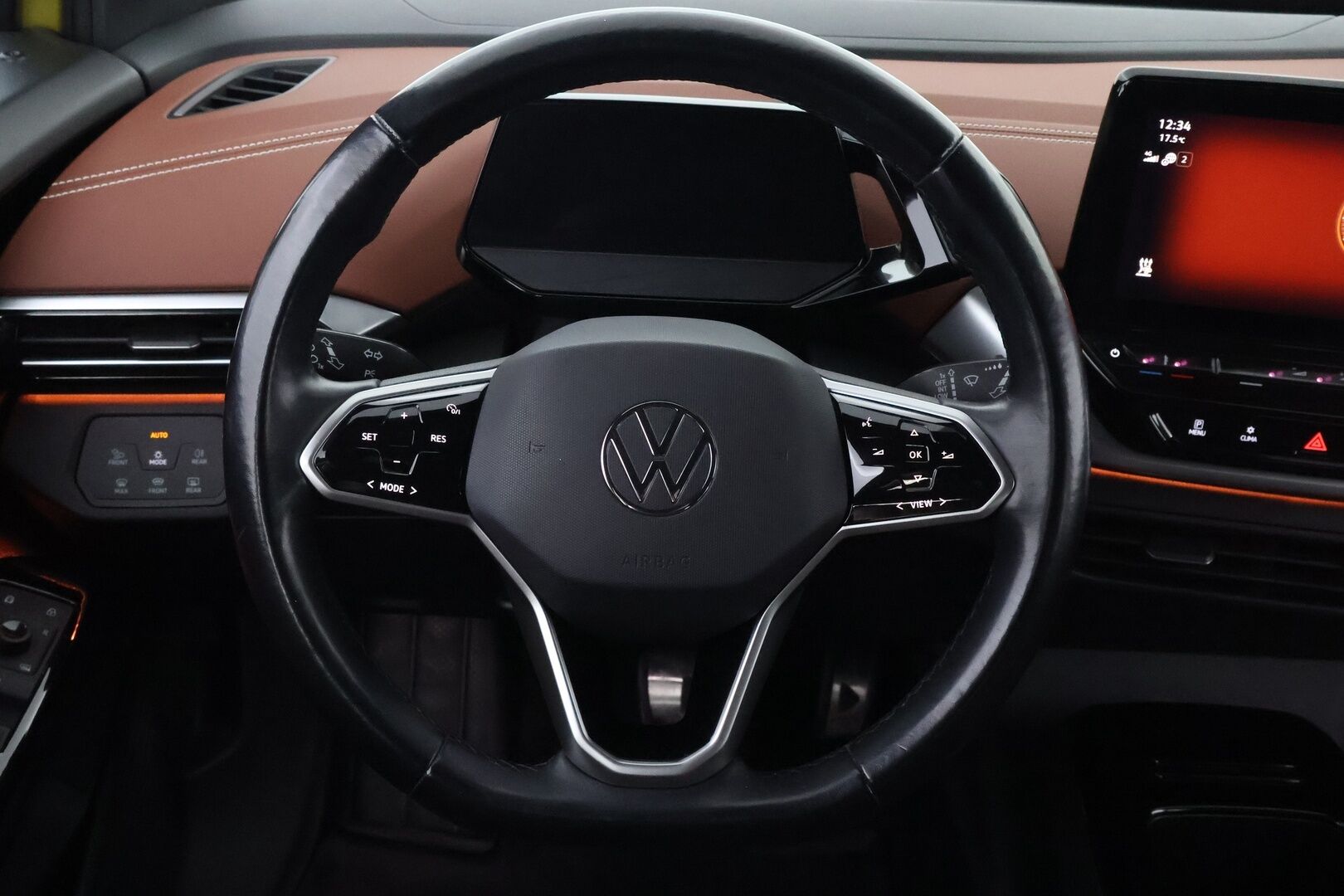 Volkswagen ID.4 2021 Pro Performance 150 kW, akku 77 kWh * Lämpöpumppu / Adapt.Vakkari / Peruutuskamera / Nahka-Alcantara / Matrix LED - Suomiauto / Hiljattain huollettu / 2x Renkaat aluvantein!