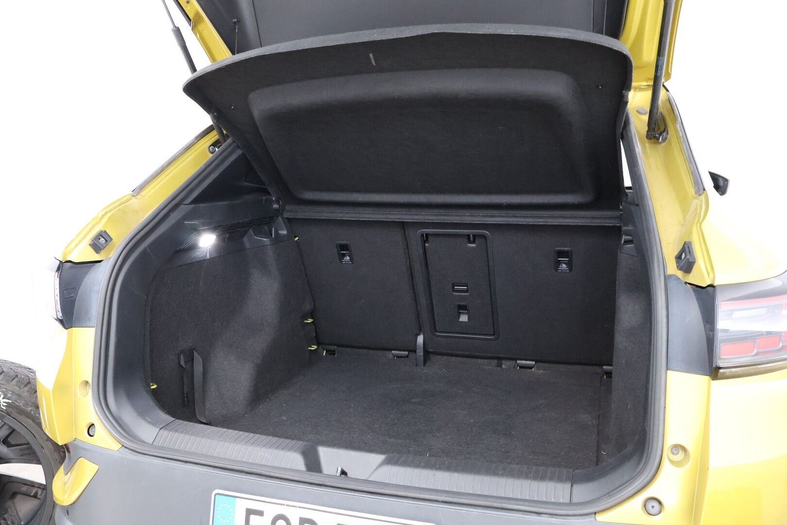 Volkswagen ID.4 2021 Pro Performance 150 kW, akku 77 kWh * Lämpöpumppu / Adapt.Vakkari / Peruutuskamera / Nahka-Alcantara / Matrix LED - Suomiauto / Hiljattain huollettu / 2x Renkaat aluvantein!