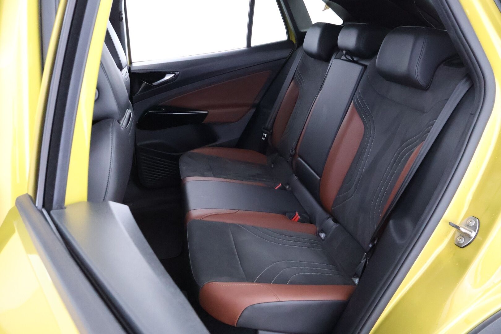 Volkswagen ID.4 2021 Pro Performance 150 kW, akku 77 kWh * Lämpöpumppu / Adapt.Vakkari / Peruutuskamera / Nahka-Alcantara / Matrix LED - Suomiauto / Hiljattain huollettu / 2x Renkaat aluvantein!