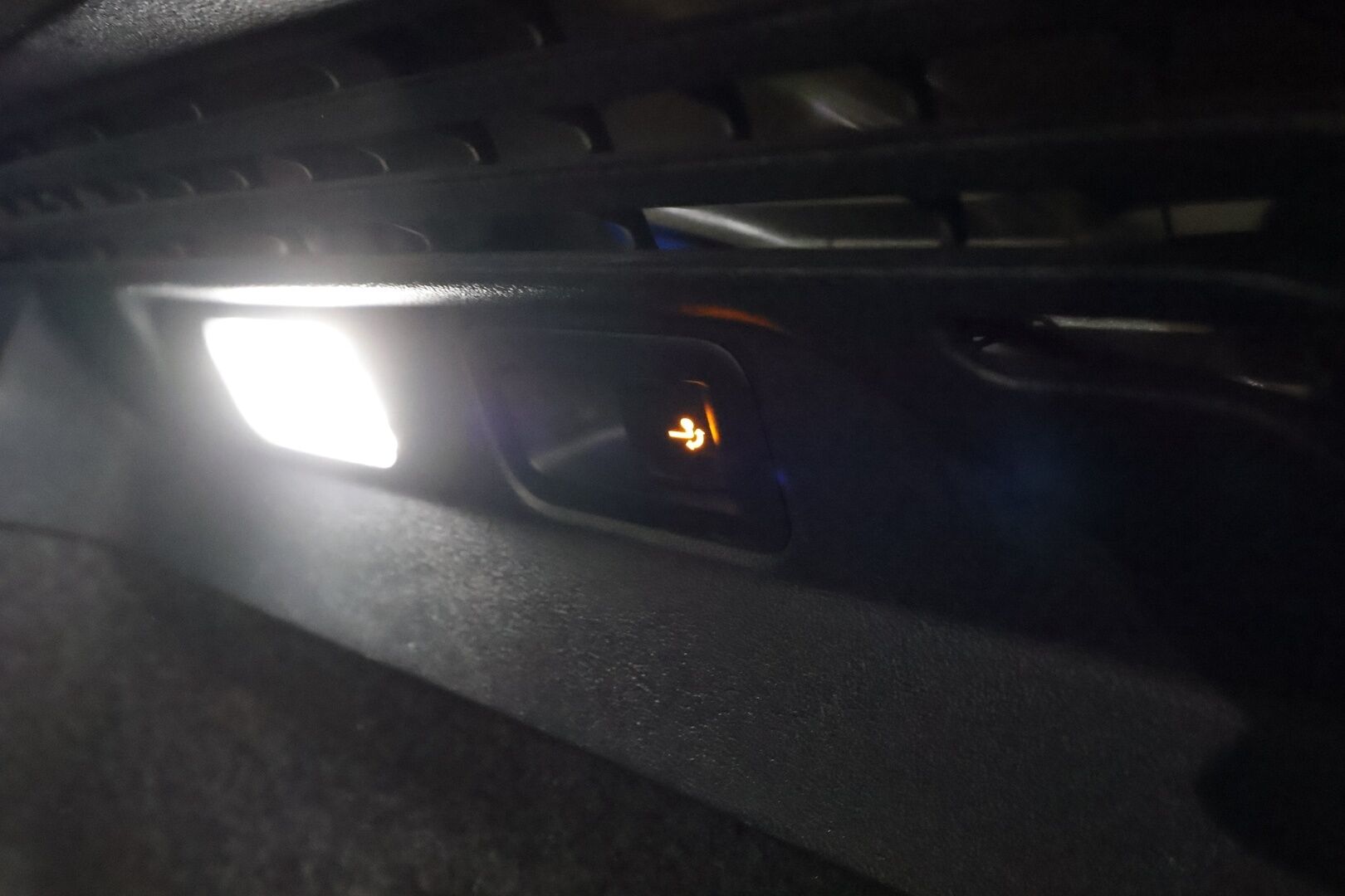 Volkswagen ID.4 2021 Pro Performance 150 kW, akku 77 kWh - | ILP | Koukku | ACC | Matrix | 360 | Lasikatto | HUD | Hierovat Sporttipenkit Muistilla | Navi | Kaistavahti | Keyless | Kahdet renkaat | Merkkihuollot | Suomi-auto |