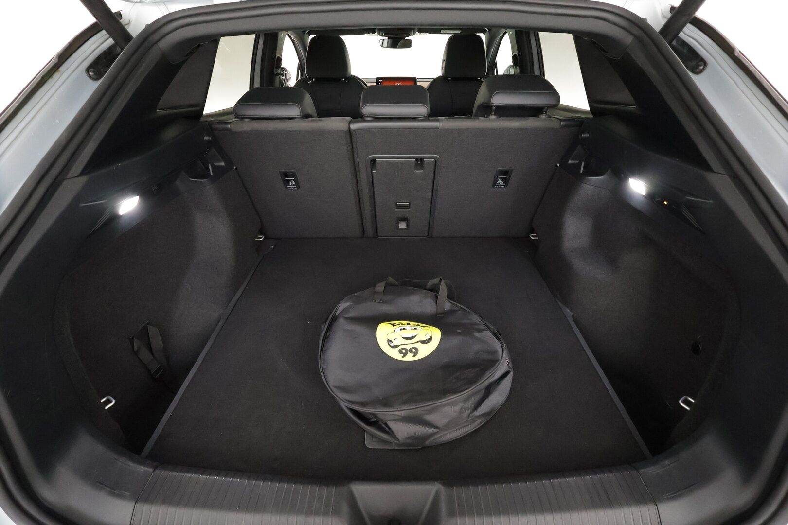 Volkswagen ID.4 2021 Pro Performance 150 kW, akku 77 kWh - | ILP | Koukku | ACC | Matrix | 360 | Lasikatto | HUD | Hierovat Sporttipenkit Muistilla | Navi | Kaistavahti | Keyless | Kahdet renkaat | Merkkihuollot | Suomi-auto |