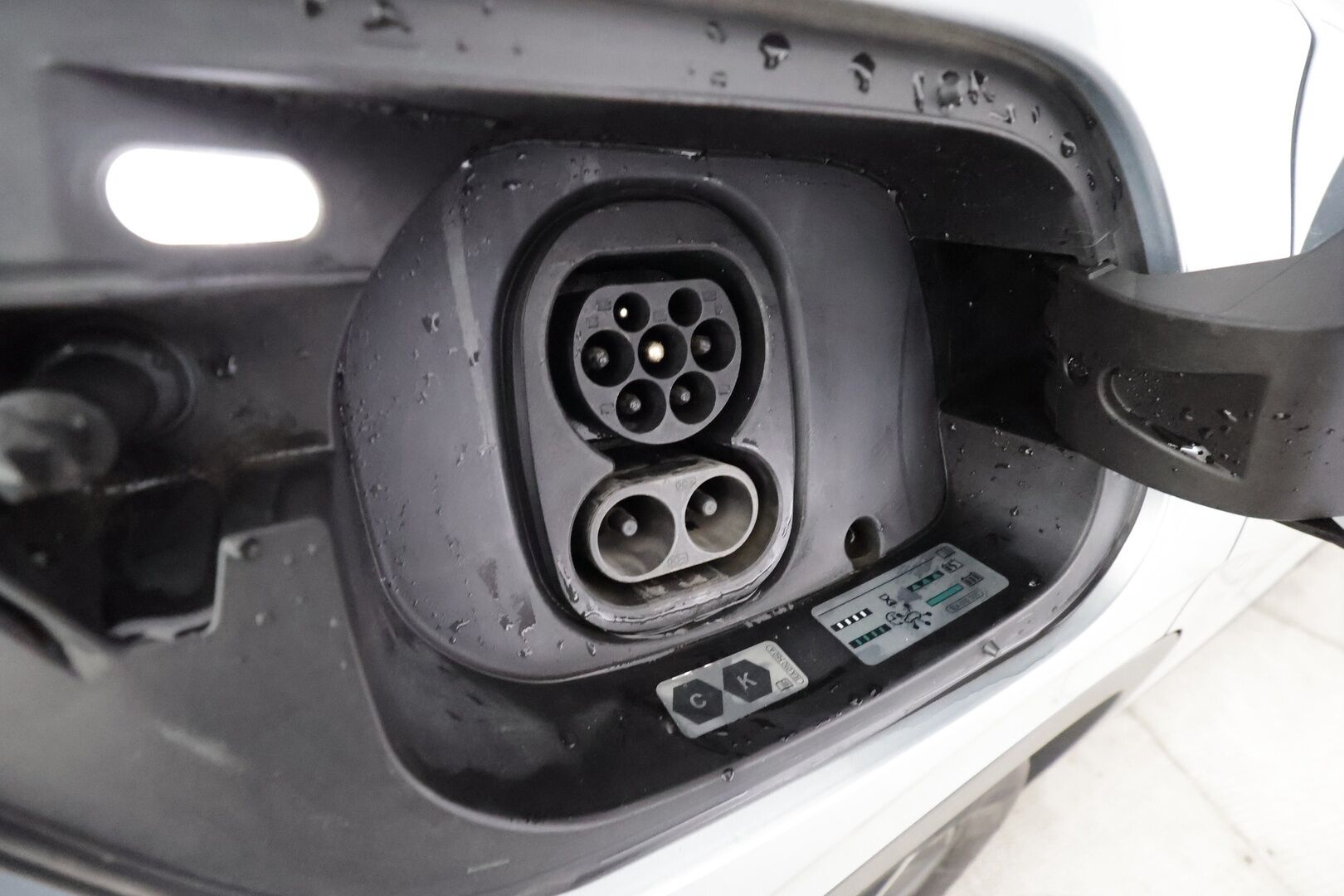 Volkswagen ID.4 2021 Pro Performance 150 kW, akku 77 kWh - | ILP | Koukku | ACC | Matrix | 360 | Lasikatto | HUD | Hierovat Sporttipenkit Muistilla | Navi | Kaistavahti | Keyless | Kahdet renkaat | Merkkihuollot | Suomi-auto |