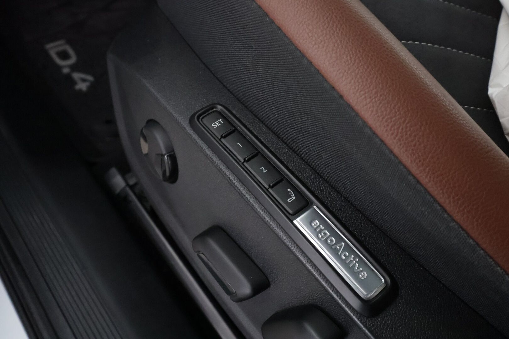 Volkswagen ID.4 2021 Pro Performance 150 kW, akku 77 kWh - | ILP | Koukku | ACC | Matrix | 360 | Lasikatto | HUD | Hierovat Sporttipenkit Muistilla | Navi | Kaistavahti | Keyless | Kahdet renkaat | Merkkihuollot | Suomi-auto |