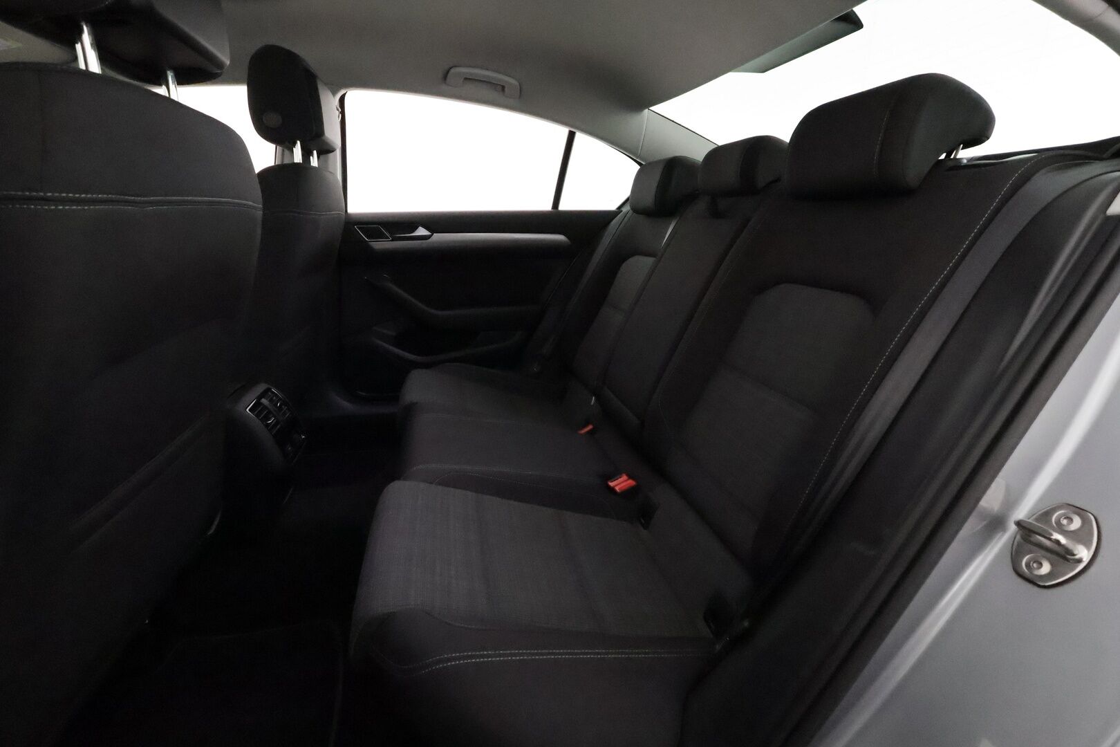 Volkswagen Passat 2021 Sedan 1,5 TSI EVO 110 kW DSG **Webasto / IQ-Light / ACC / P.Kamera / Navi / Kaistavahti / KeylessGO** - Suomi-auto / Kahdet Renkaat / Merkkihuollettu!