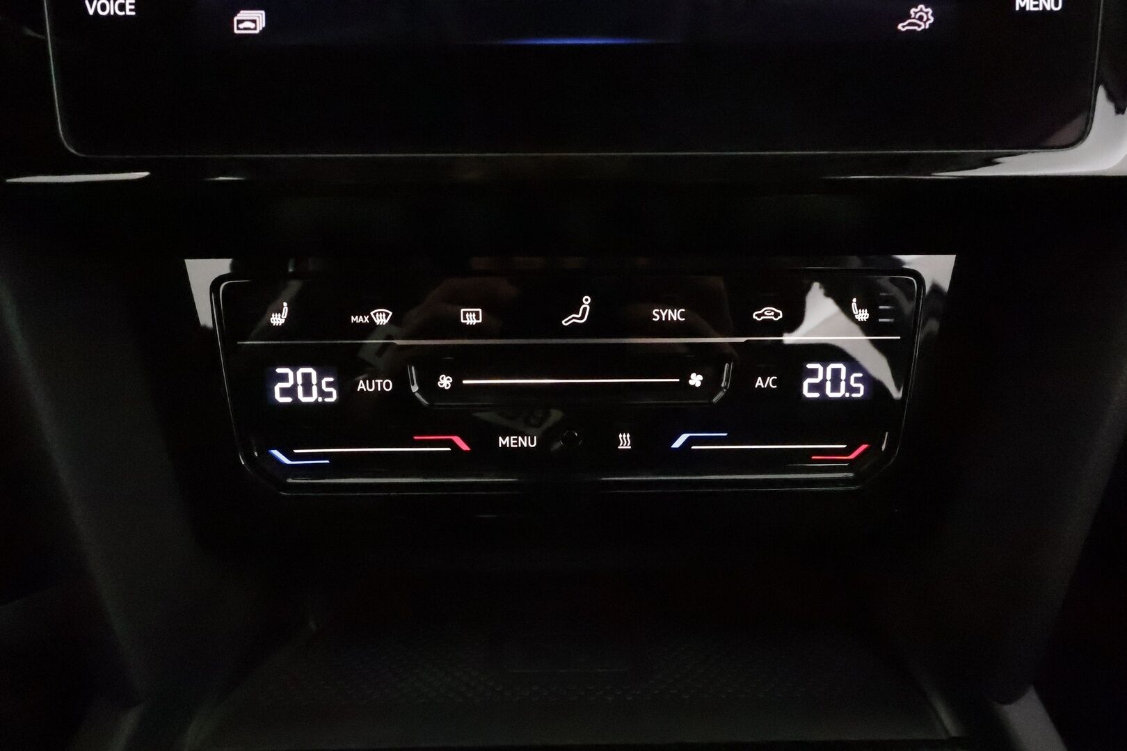 Volkswagen Passat 2021 Sedan 1,5 TSI EVO 110 kW DSG **Webasto / IQ-Light / ACC / P.Kamera / Navi / Kaistavahti / KeylessGO** - Suomi-auto / Kahdet Renkaat / Merkkihuollettu!