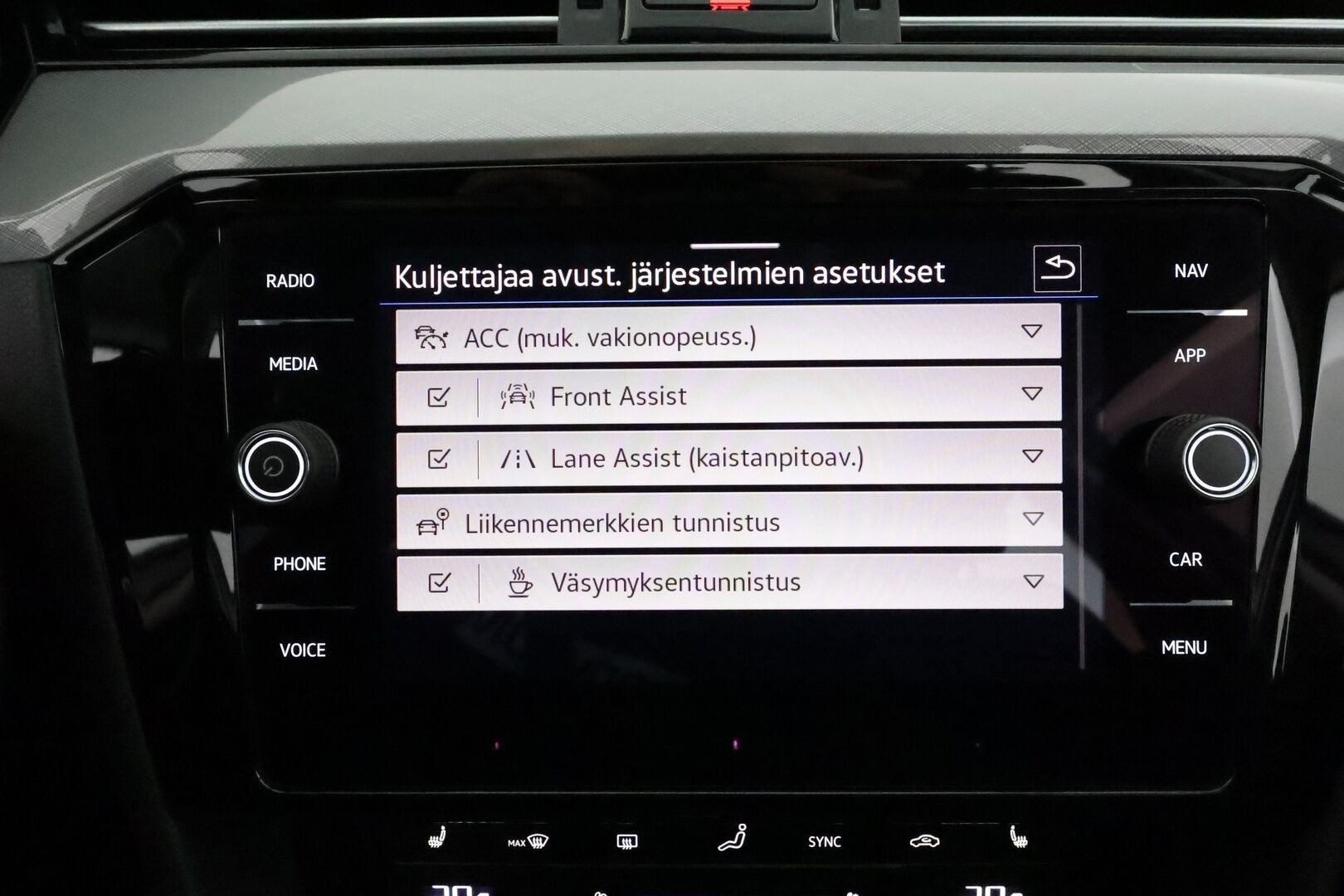 Volkswagen Passat 2021 Sedan 1,5 TSI EVO 110 kW DSG **Webasto / IQ-Light / ACC / P.Kamera / Navi / Kaistavahti / KeylessGO** - Suomi-auto / Kahdet Renkaat / Merkkihuollettu!