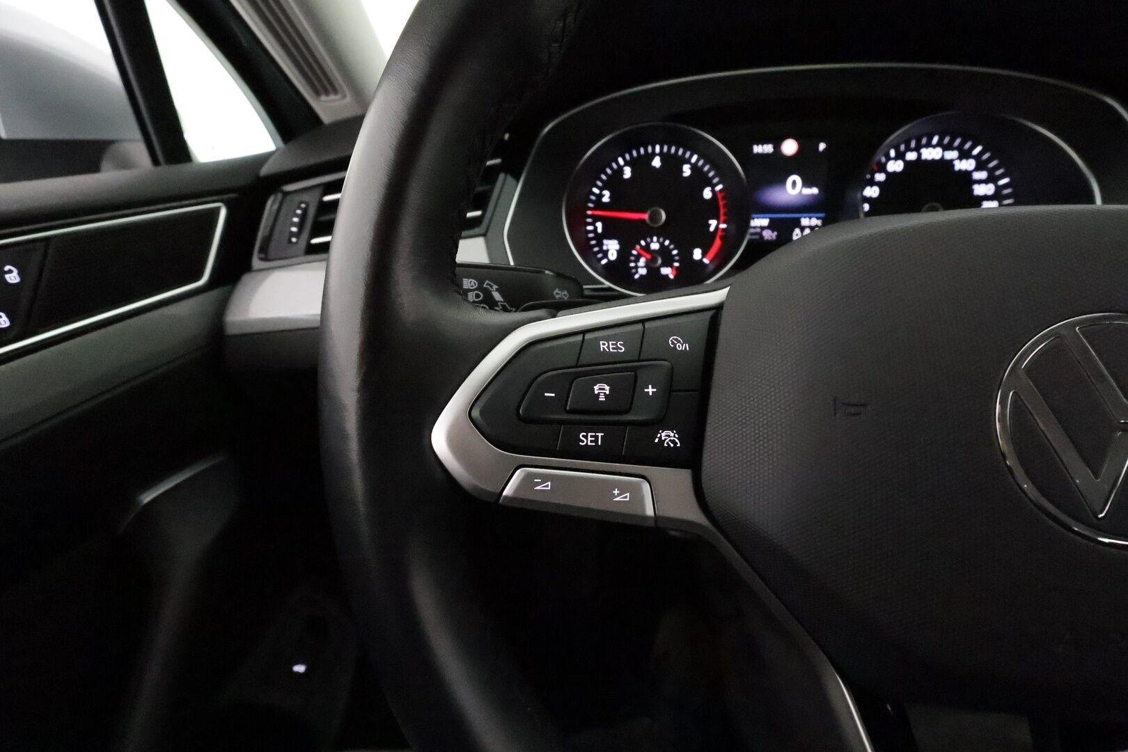 Volkswagen Passat 2021 Sedan 1,5 TSI EVO 110 kW DSG **Webasto / IQ-Light / ACC / P.Kamera / Navi / Kaistavahti / KeylessGO** - Suomi-auto / Kahdet Renkaat / Merkkihuollettu!