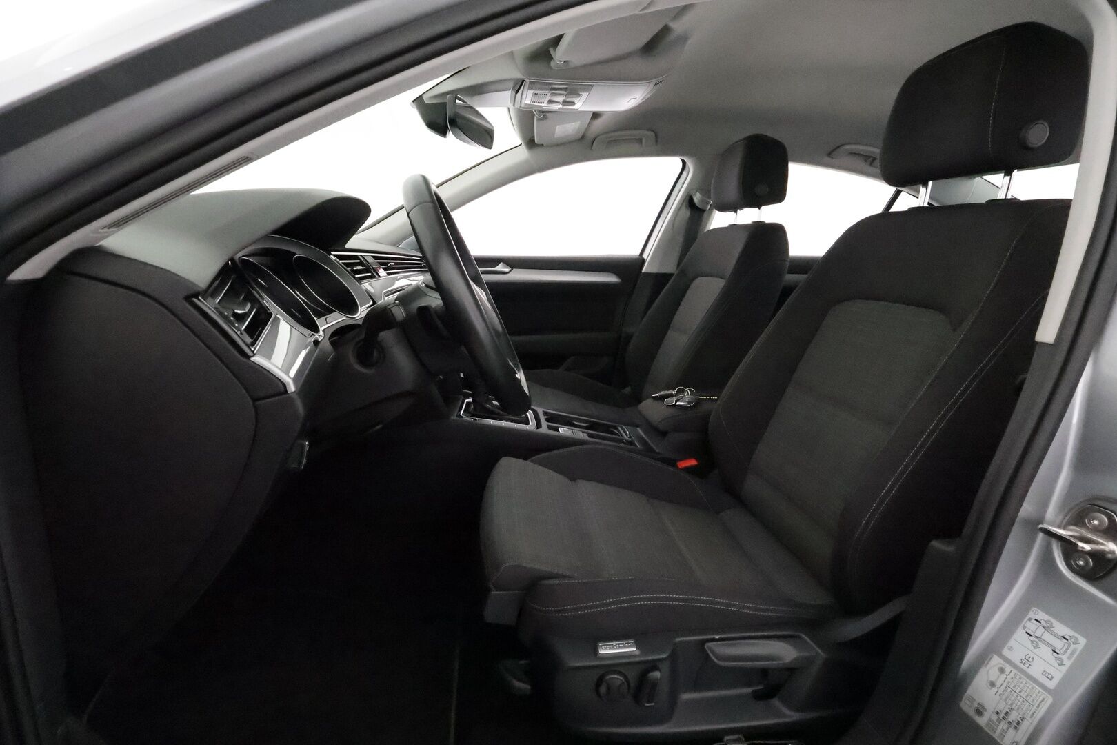 Volkswagen Passat 2021 Sedan 1,5 TSI EVO 110 kW DSG **Webasto / IQ-Light / ACC / P.Kamera / Navi / Kaistavahti / KeylessGO** - Suomi-auto / Kahdet Renkaat / Merkkihuollettu!