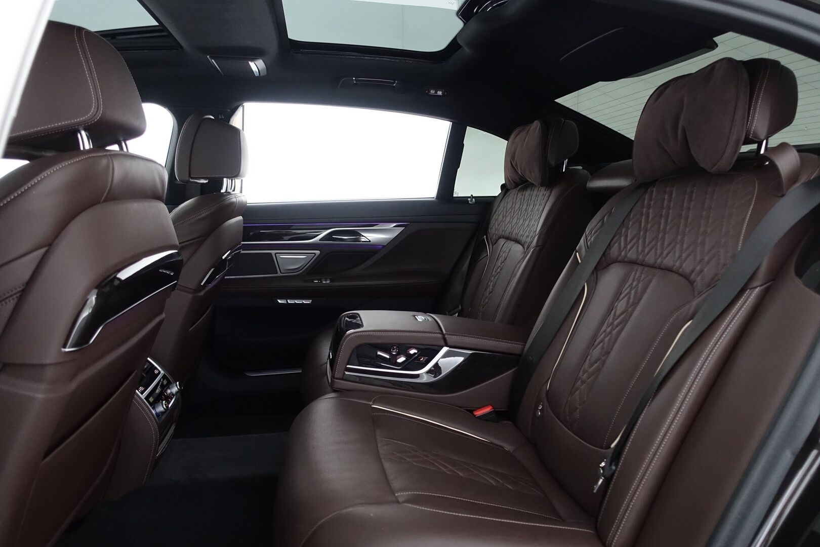 BMW 740 2017 G12 Sedan 740Le iPerformance A xDrive M-Sport - | DAP | HUD | H&K | Laser | | Hierovat & Ilmastoidut Comfort Muistinahat | Panorama | Ilma-alusta | Soft Close | 360° | Comfort Access | Individual | Innovation | Digimittaristo |