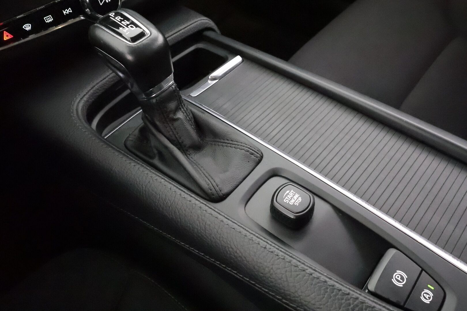 Volvo V90 2018 D3 Business aut - | ACC | Webasto | P.kamera | Pilot Assist | LED | Lämm. ratti | Lämm. takapenkit | High Perf. Audio | Apple & Android | 2x renkaat aluin | Huoltokirja | 