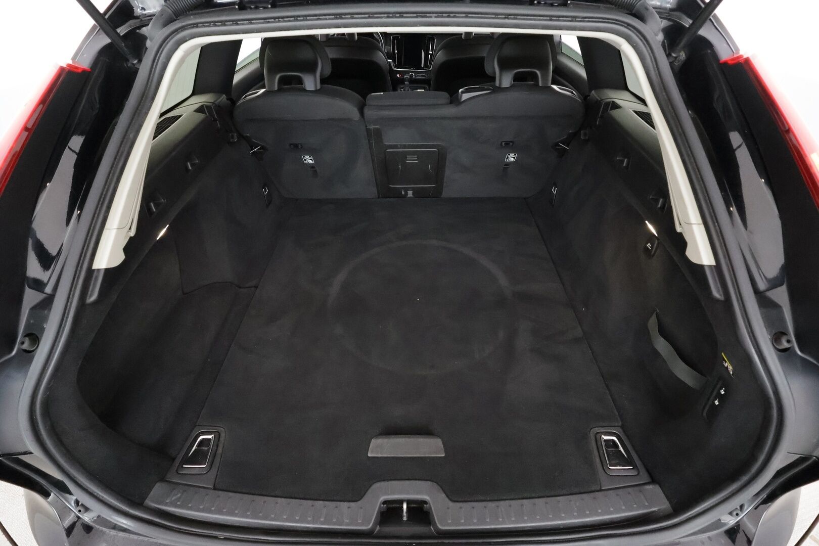Volvo V90 2018 D3 Business aut - | ACC | Webasto | P.kamera | Pilot Assist | LED | Lämm. ratti | Lämm. takapenkit | High Perf. Audio | Apple & Android | 2x renkaat aluin | Huoltokirja | 