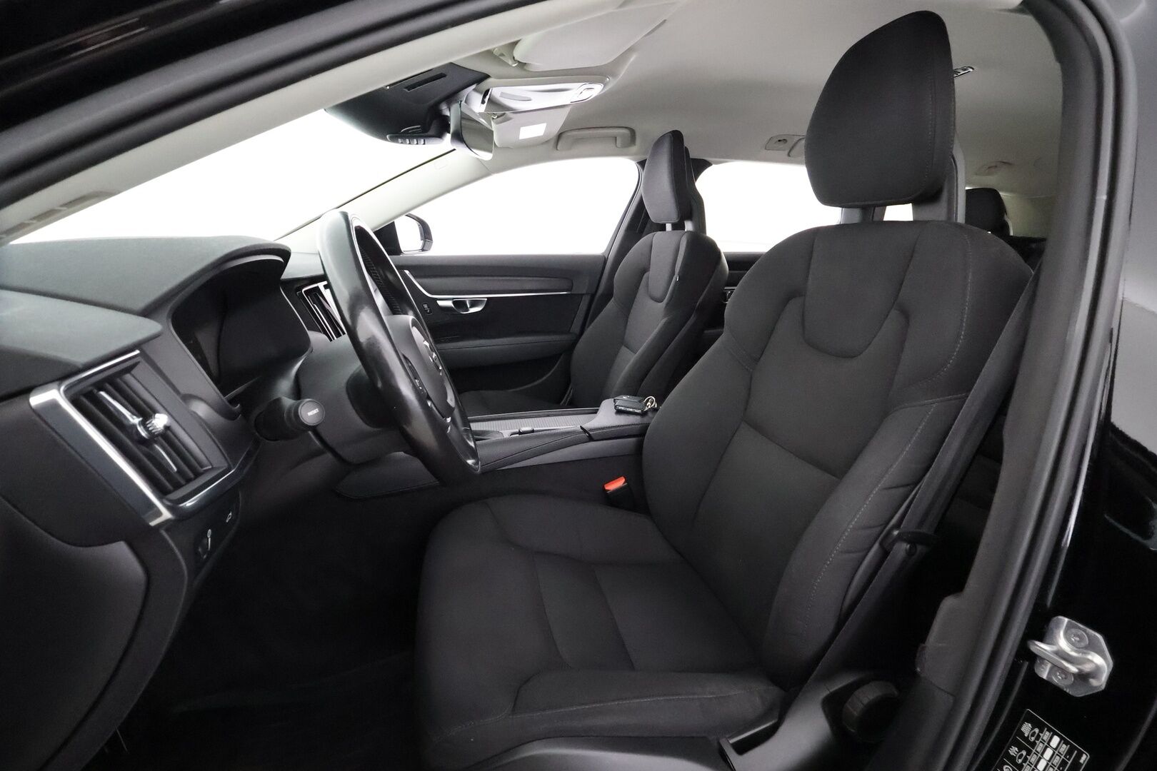 Volvo V90 2018 D3 Business aut - | ACC | Webasto | P.kamera | Pilot Assist | LED | Lämm. ratti | Lämm. takapenkit | High Perf. Audio | Apple & Android | 2x renkaat aluin | Huoltokirja | 