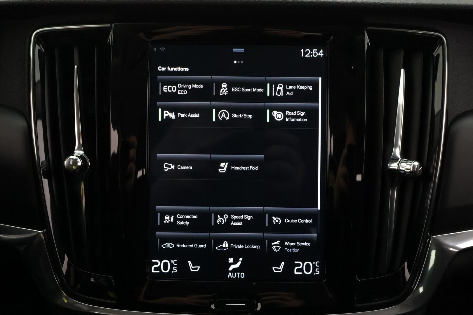 Volvo V90 2018 D3 Business aut - | ACC | Webasto | P.kamera | Pilot Assist | LED | Lämm. ratti | Lämm. takapenkit | High Perf. Audio | Apple & Android | 2x renkaat aluin | Huoltokirja | 
