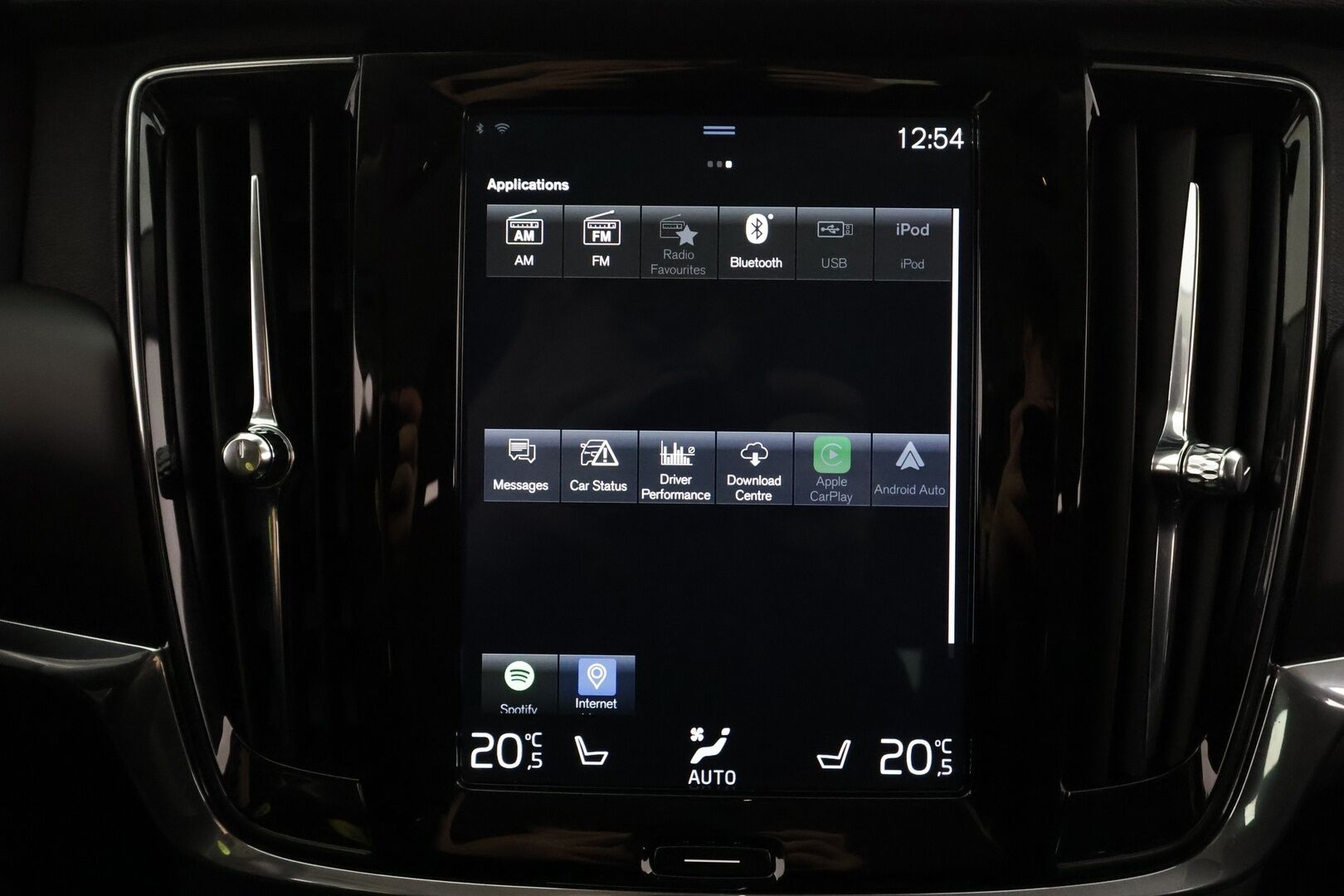 Volvo V90 2018 D3 Business aut - | ACC | Webasto | P.kamera | Pilot Assist | LED | Lämm. ratti | Lämm. takapenkit | High Perf. Audio | Apple & Android | 2x renkaat aluin | Huoltokirja | 