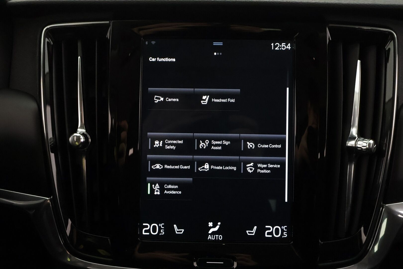 Volvo V90 2018 D3 Business aut - | ACC | Webasto | P.kamera | Pilot Assist | LED | Lämm. ratti | Lämm. takapenkit | High Perf. Audio | Apple & Android | 2x renkaat aluin | Huoltokirja | 