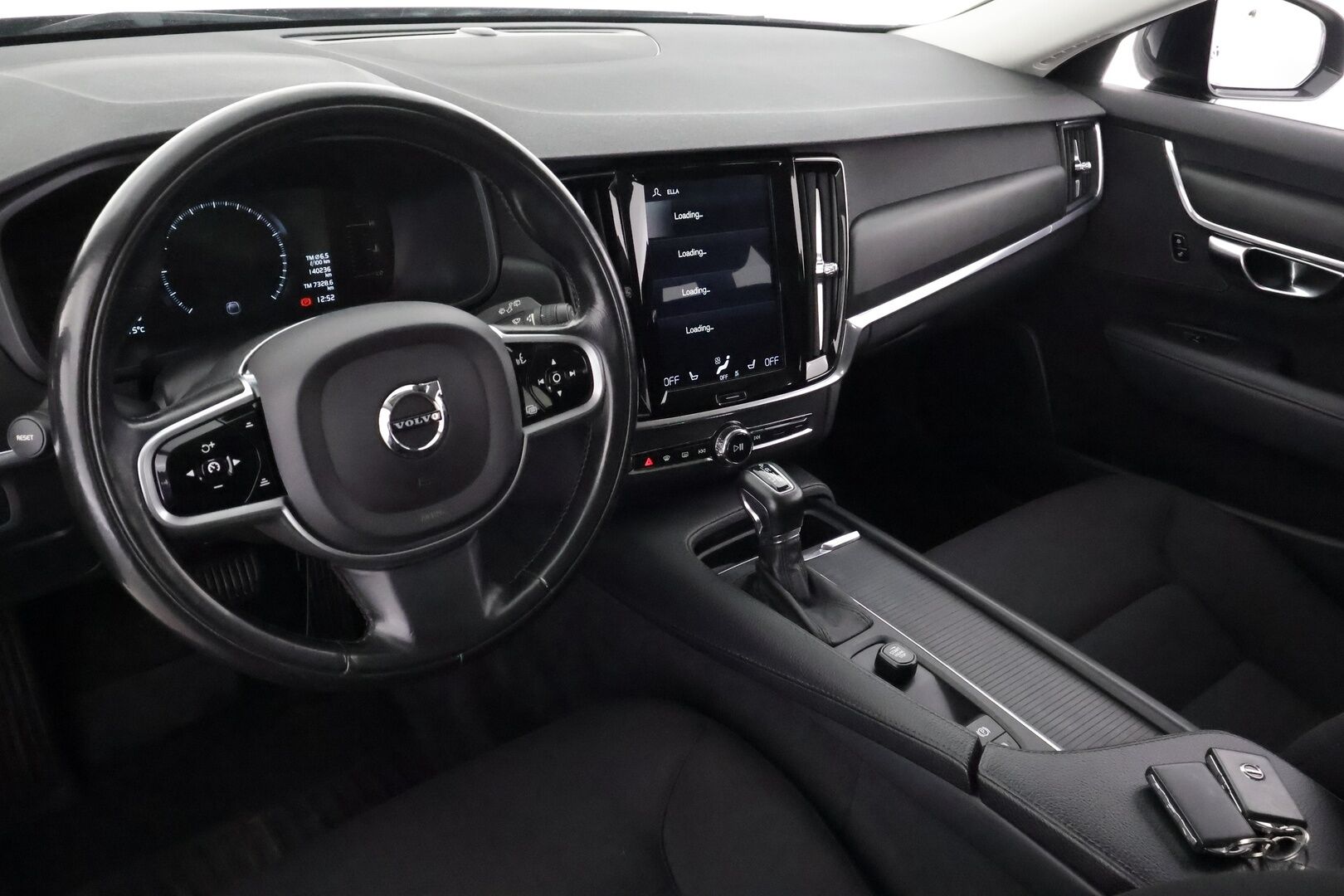 Volvo V90 2018 D3 Business aut - | ACC | Webasto | P.kamera | Pilot Assist | LED | Lämm. ratti | Lämm. takapenkit | High Perf. Audio | Apple & Android | 2x renkaat aluin | Huoltokirja | 