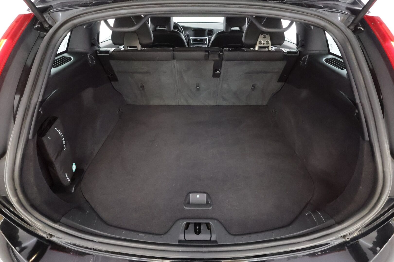 Volvo V60 2018 T3 Business aut * Webasto / Xenon / P.Tutka / Navi / Vakkari / Bluetooth * - Kahdet renkaat aluvanteilla - HULLUT AVAJAISHULINAT KORKOTARJOUS 3,29 %