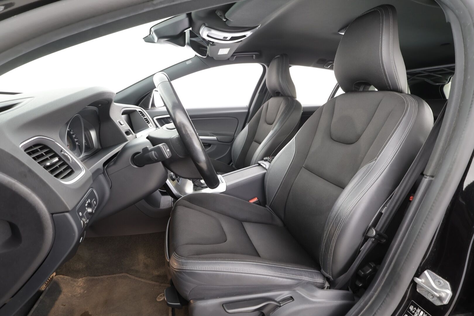 Volvo V60 2018 T3 Business aut * Webasto / Xenon / P.Tutka / Navi / Vakkari / Bluetooth * - Kahdet renkaat aluvanteilla - HULLUT AVAJAISHULINAT KORKOTARJOUS 3,29 %