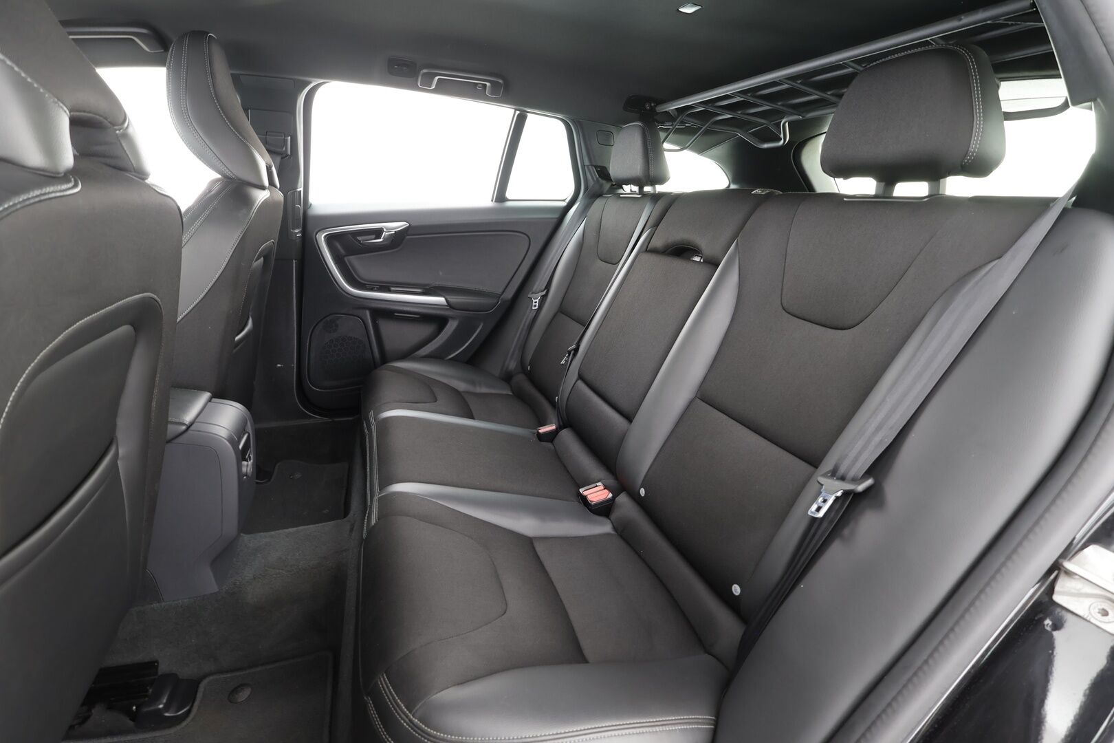 Volvo V60 2018 T3 Business aut * Webasto / Xenon / P.Tutka / Navi / Vakkari / Bluetooth * - Kahdet renkaat aluvanteilla - HULLUT AVAJAISHULINAT KORKOTARJOUS 3,29 %