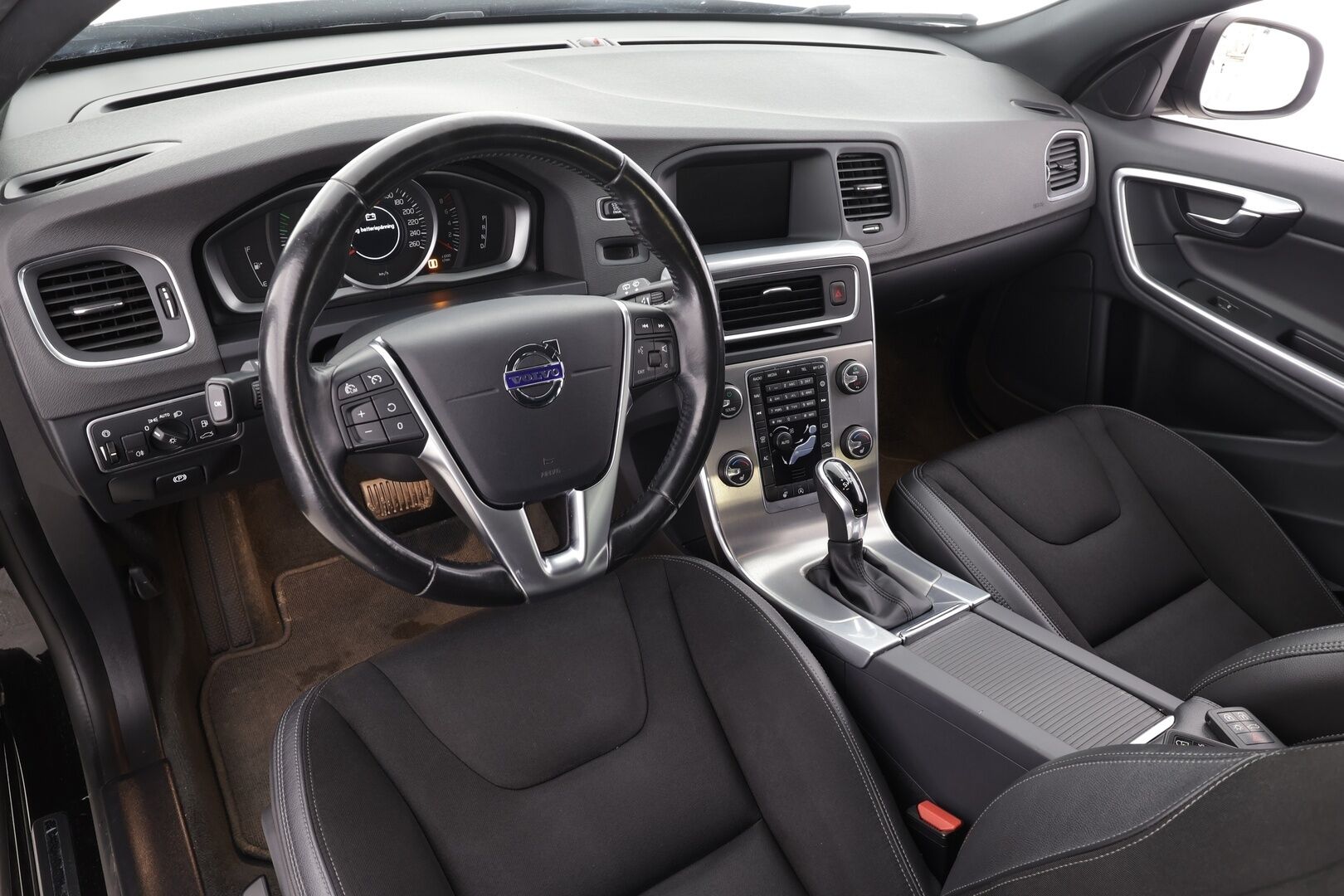 Volvo V60 2018 T3 Business aut * Webasto / Xenon / P.Tutka / Navi / Vakkari / Bluetooth * - Kahdet renkaat aluvanteilla - HULLUT AVAJAISHULINAT KORKOTARJOUS 3,29 %