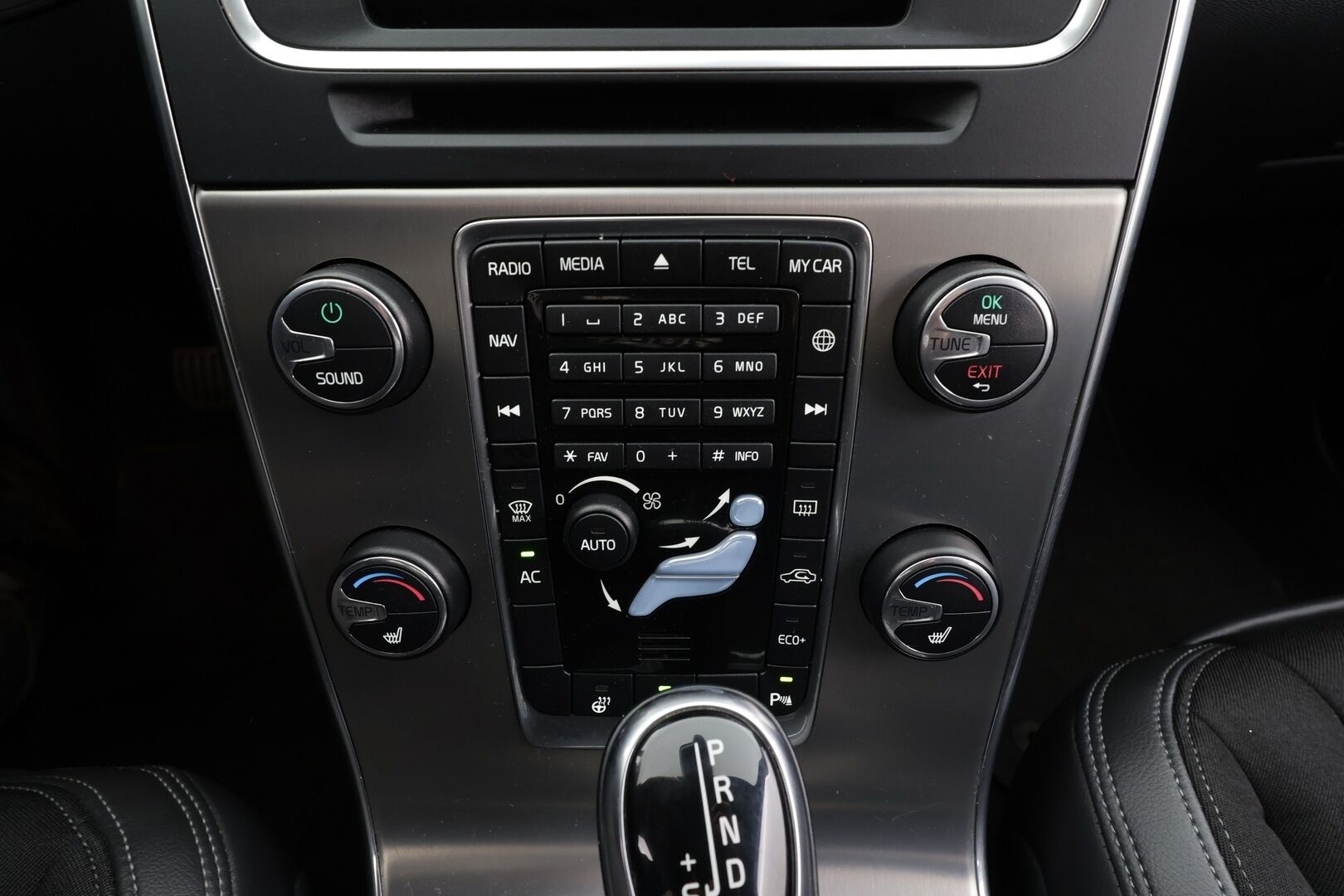 Volvo V60 2018 T3 Business aut * Webasto / Xenon / P.Tutka / Navi / Vakkari / Bluetooth * - Kahdet renkaat aluvanteilla - HULLUT AVAJAISHULINAT KORKOTARJOUS 3,29 %