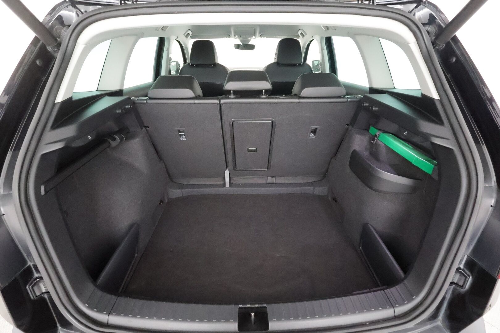 Skoda Karoq 2021 1,5 TSI Style BusinessLine - | ACC | Webasto | Muistipenkki | Puolinahat | Digimittaristo | Sporttipenkit | P.kamera | Lane Assist | Side Assist | lämm. ratti | Keyless |