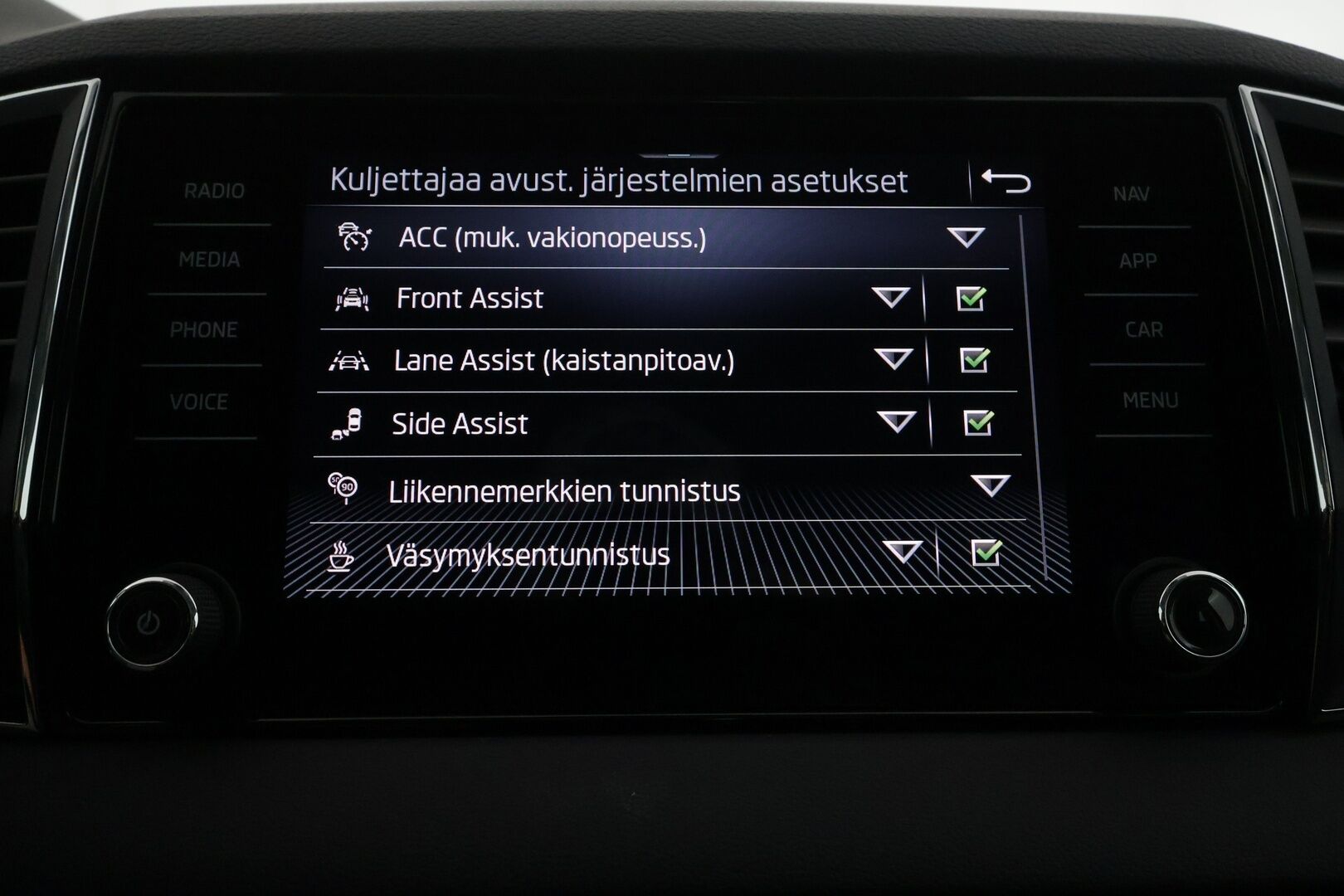 Skoda Karoq 2021 1,5 TSI Style BusinessLine - | ACC | Webasto | Muistipenkki | Puolinahat | Digimittaristo | Sporttipenkit | P.kamera | Lane Assist | Side Assist | lämm. ratti | Keyless |