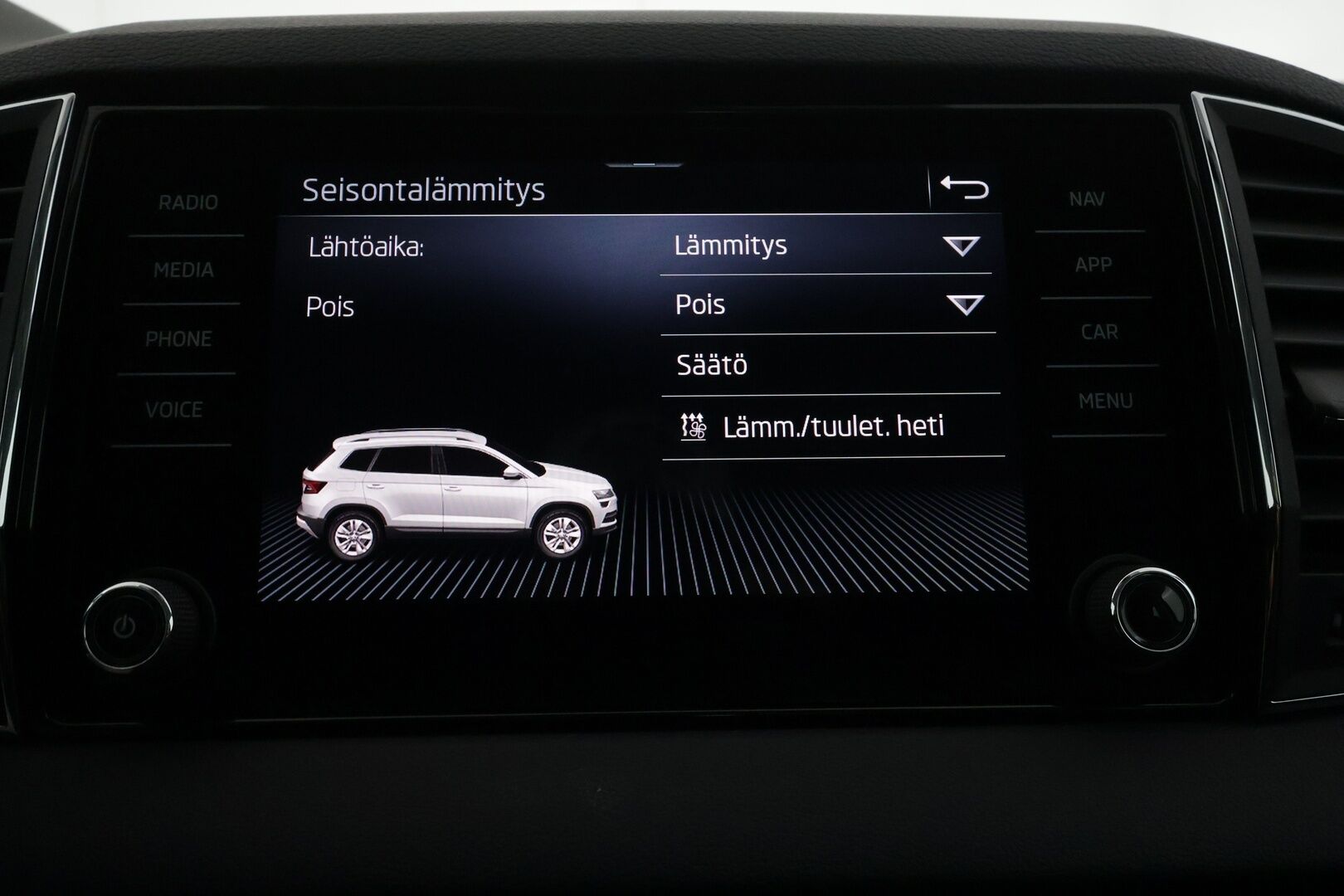 Skoda Karoq 2021 1,5 TSI Style BusinessLine - | ACC | Webasto | Muistipenkki | Puolinahat | Digimittaristo | Sporttipenkit | P.kamera | Lane Assist | Side Assist | lämm. ratti | Keyless |