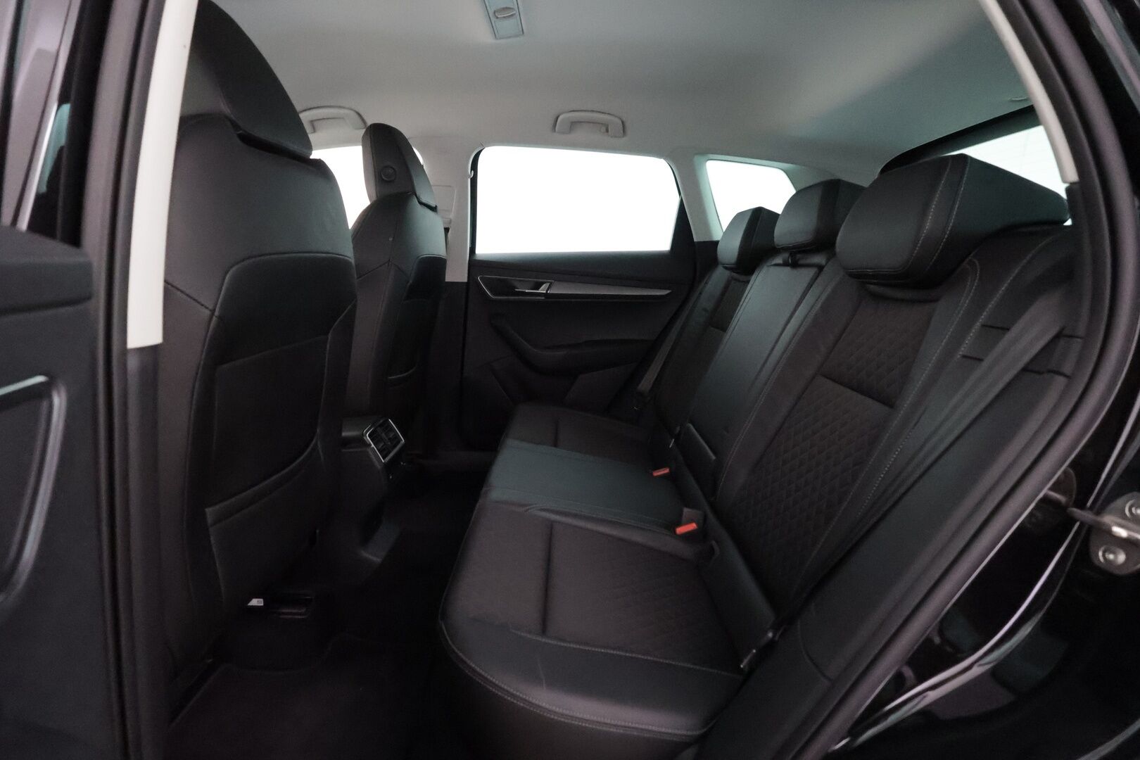 Skoda Karoq 2021 1,5 TSI Style BusinessLine - | ACC | Webasto | Muistipenkki | Puolinahat | Digimittaristo | Sporttipenkit | P.kamera | Lane Assist | Side Assist | lämm. ratti | Keyless |