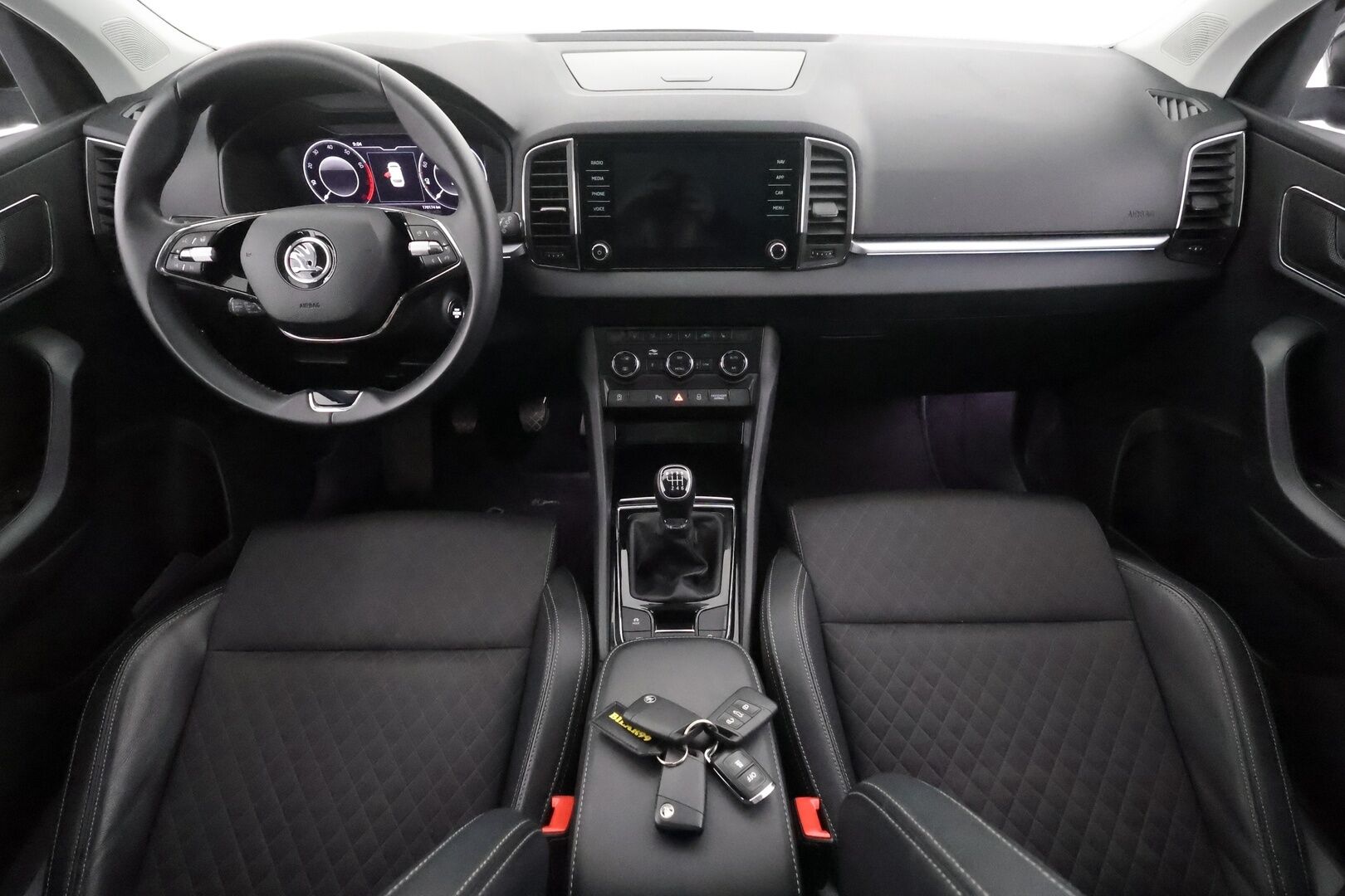 Skoda Karoq 2021 1,5 TSI Style BusinessLine - | ACC | Webasto | Muistipenkki | Puolinahat | Digimittaristo | Sporttipenkit | P.kamera | Lane Assist | Side Assist | lämm. ratti | Keyless |